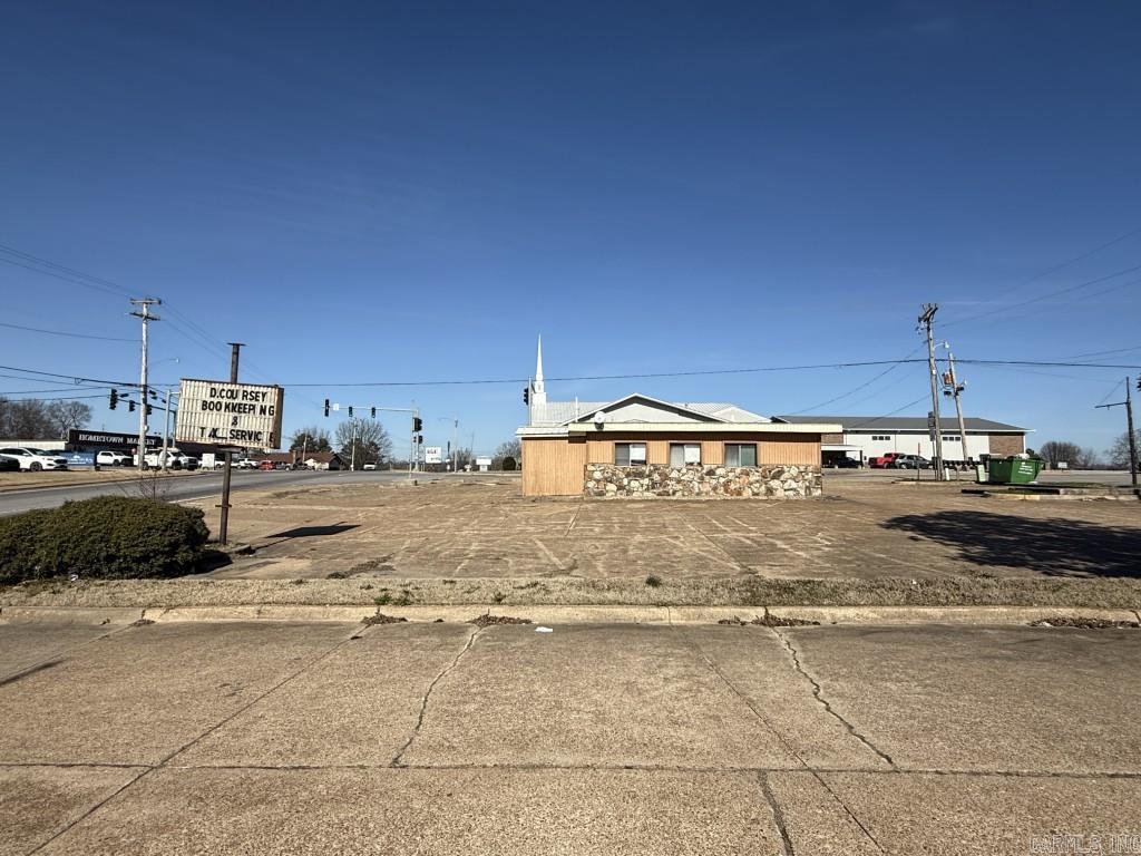 101 S Main  Cave City, AR