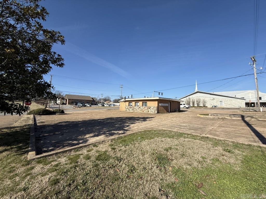 101 S Main  Cave City, AR