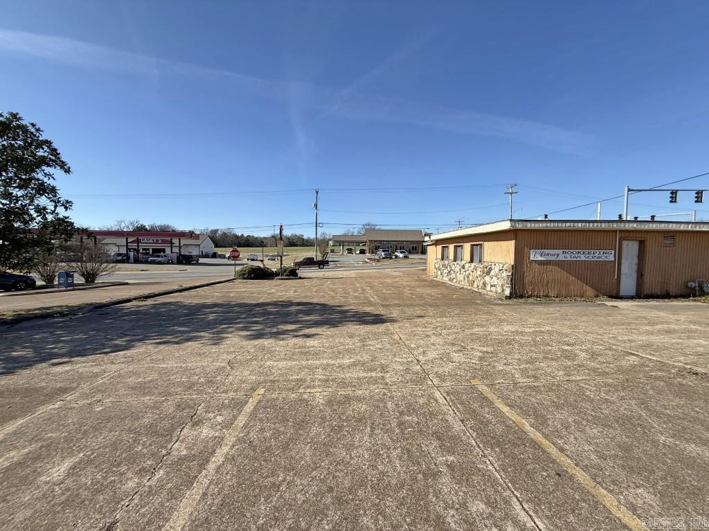 101 S Main  Cave City, AR