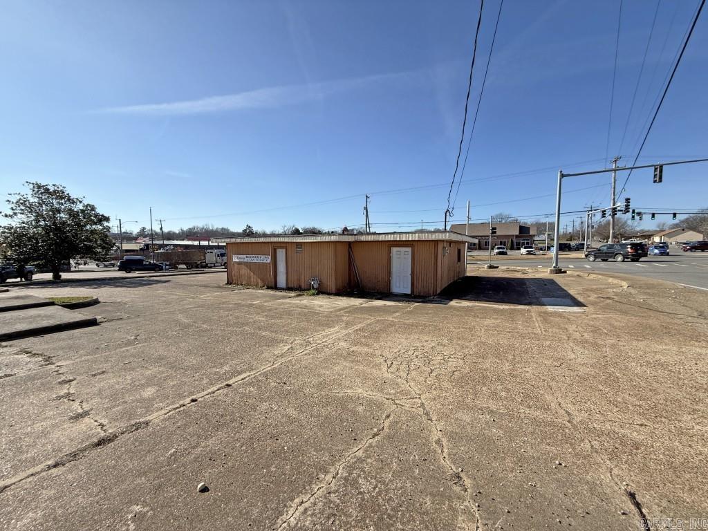 101 S Main  Cave City, AR