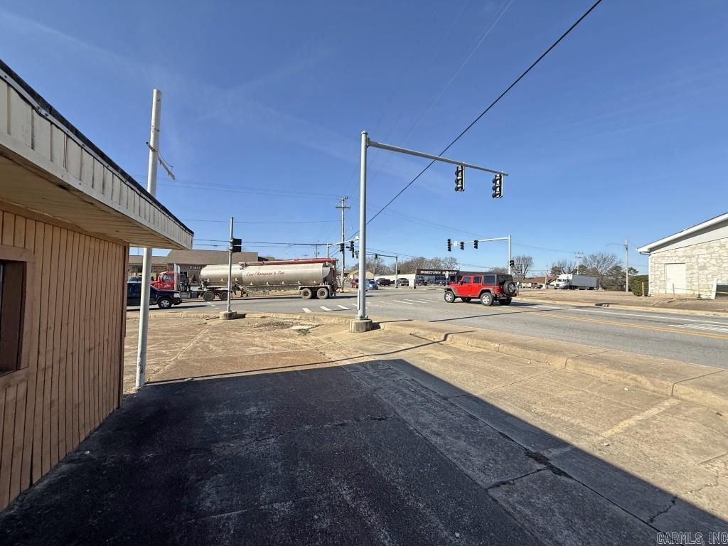 101 S Main  Cave City, AR