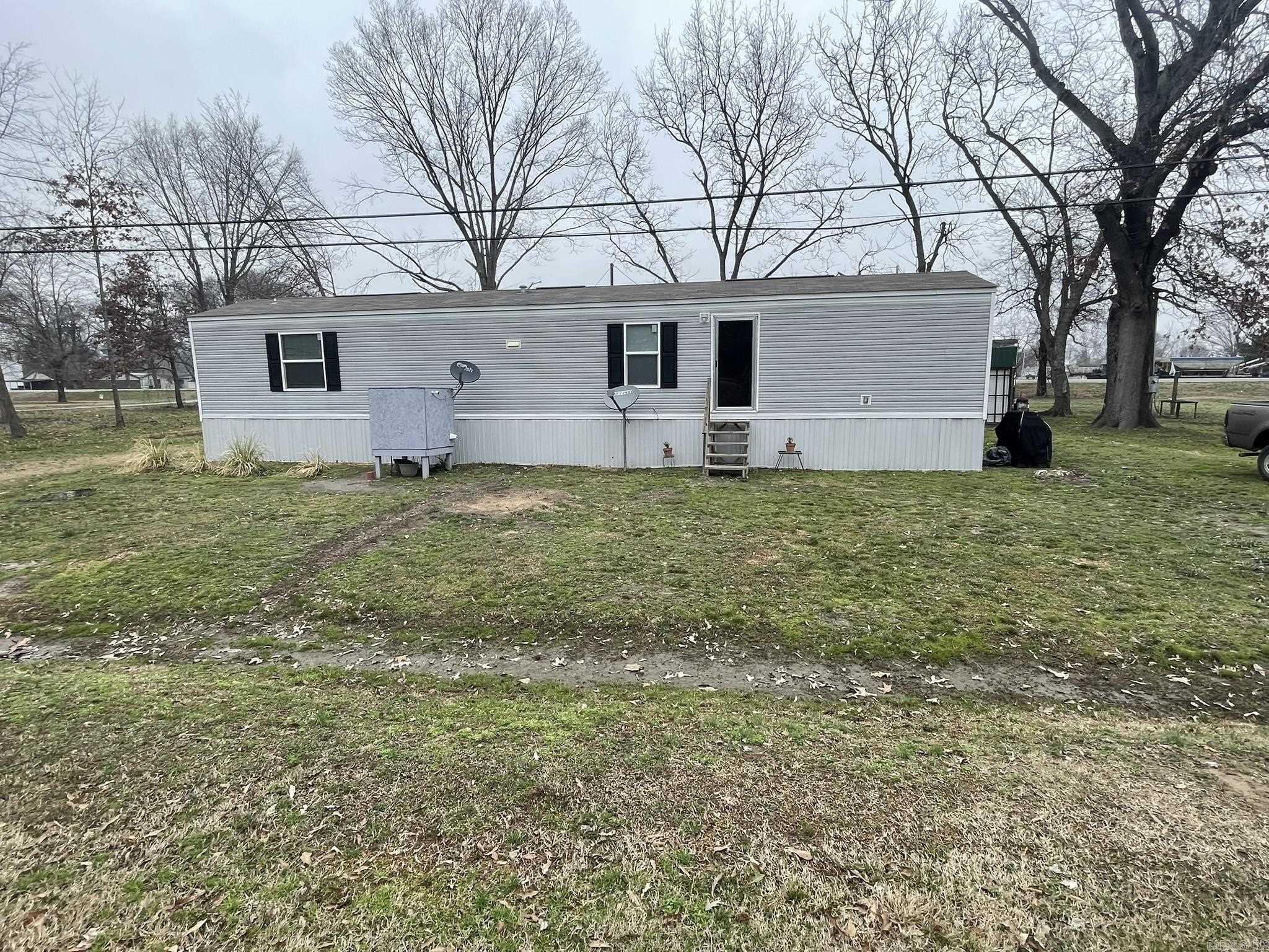 402 E Railroad  Humphrey, AR