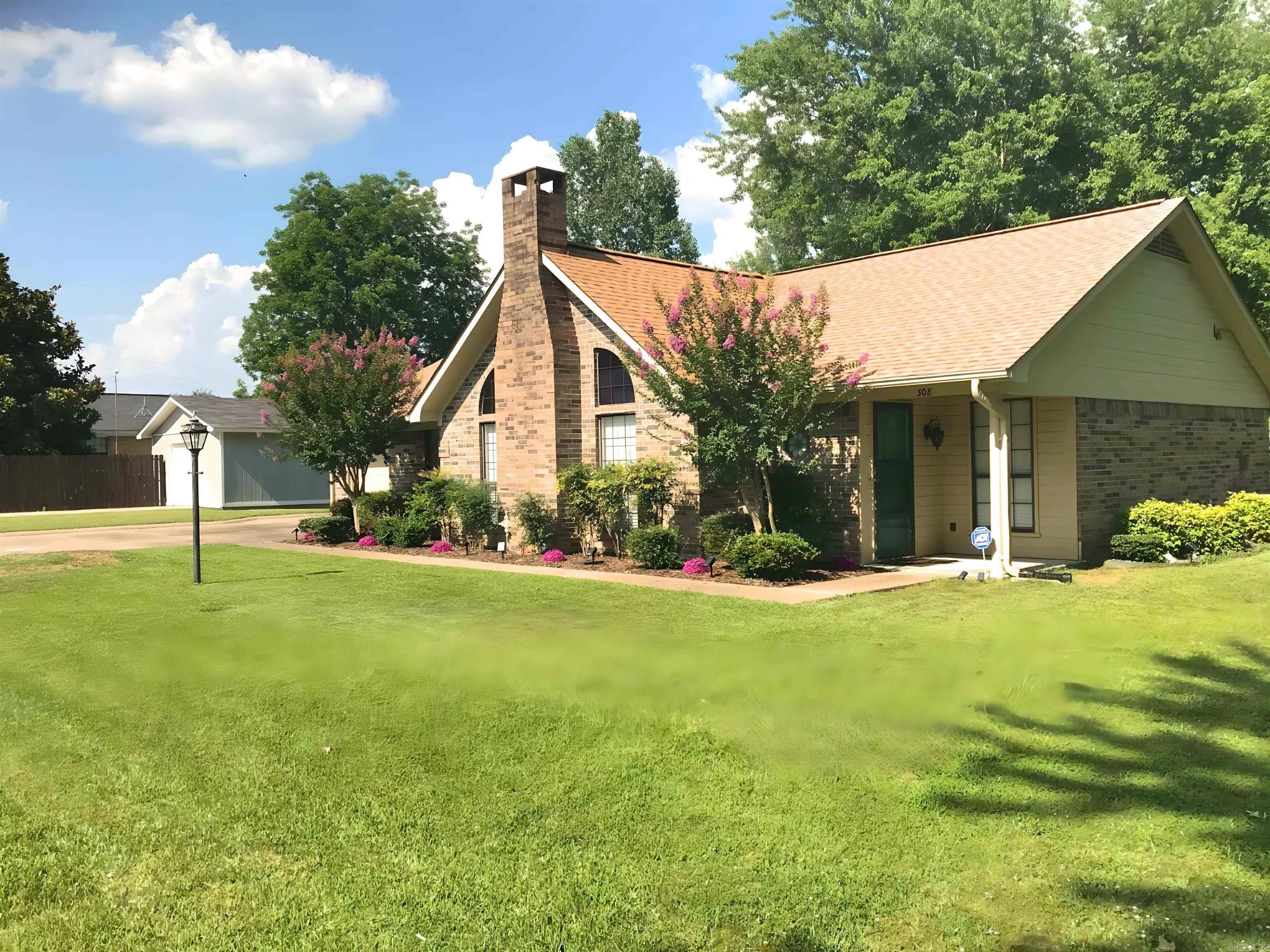 308  Jenny Lind Dr  Mena, AR