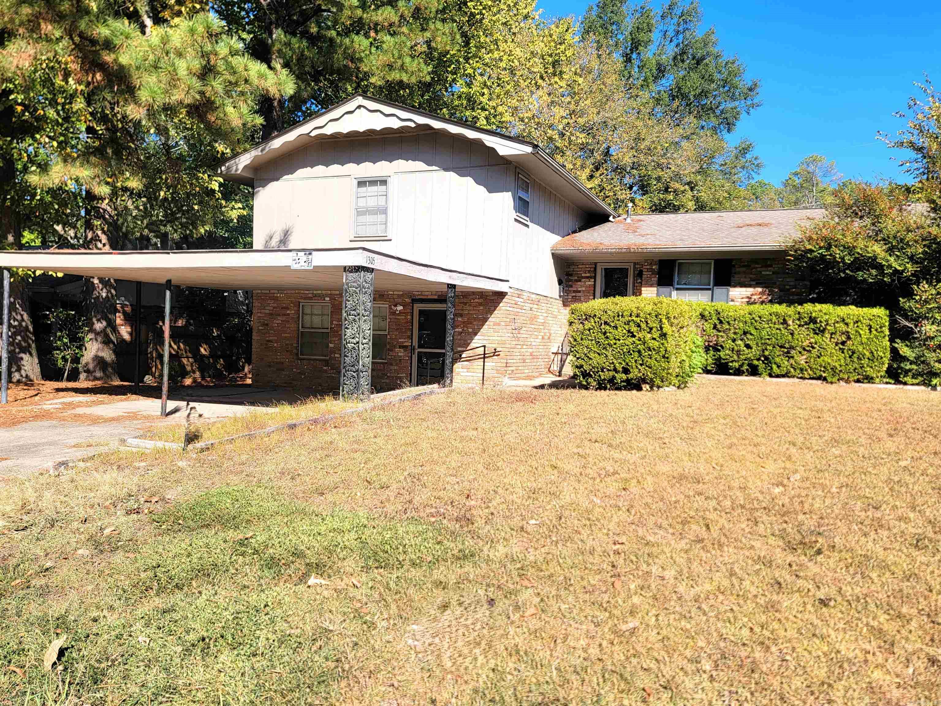1305  Arrowhead  Pine Bluff, AR