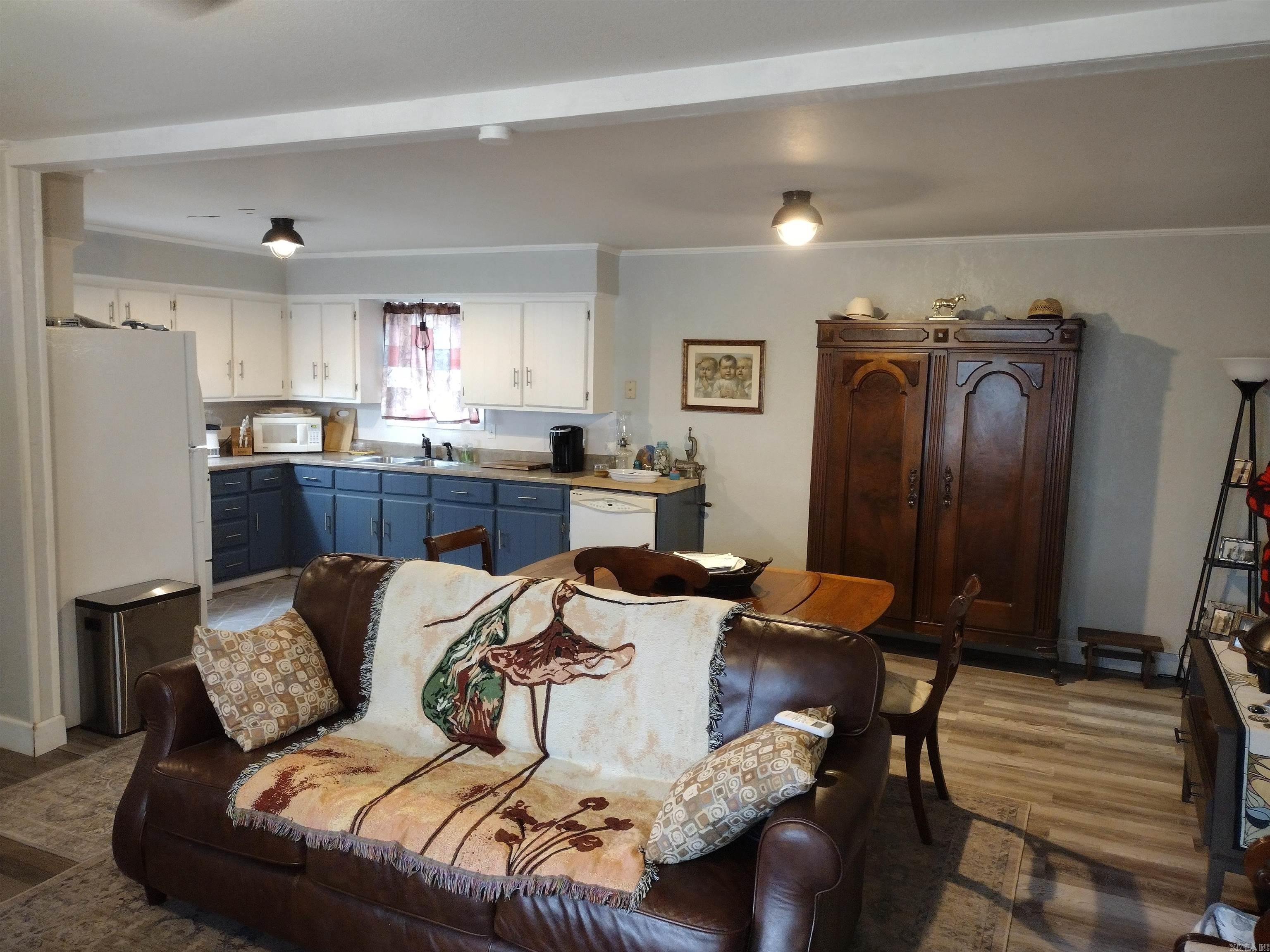 813  Sawmill RD  Mountain View, AR