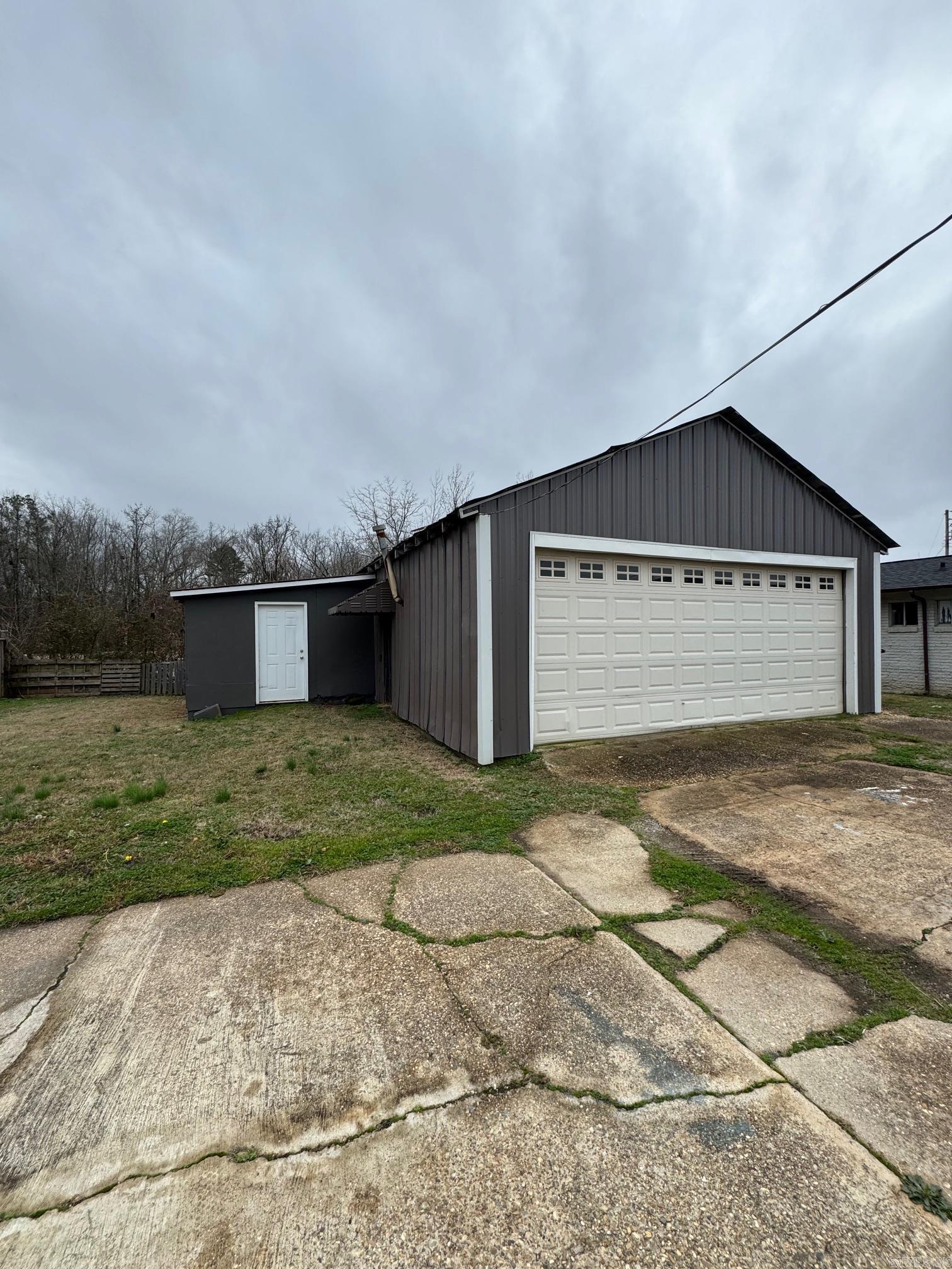 587 W Gaines  Monticello, AR
