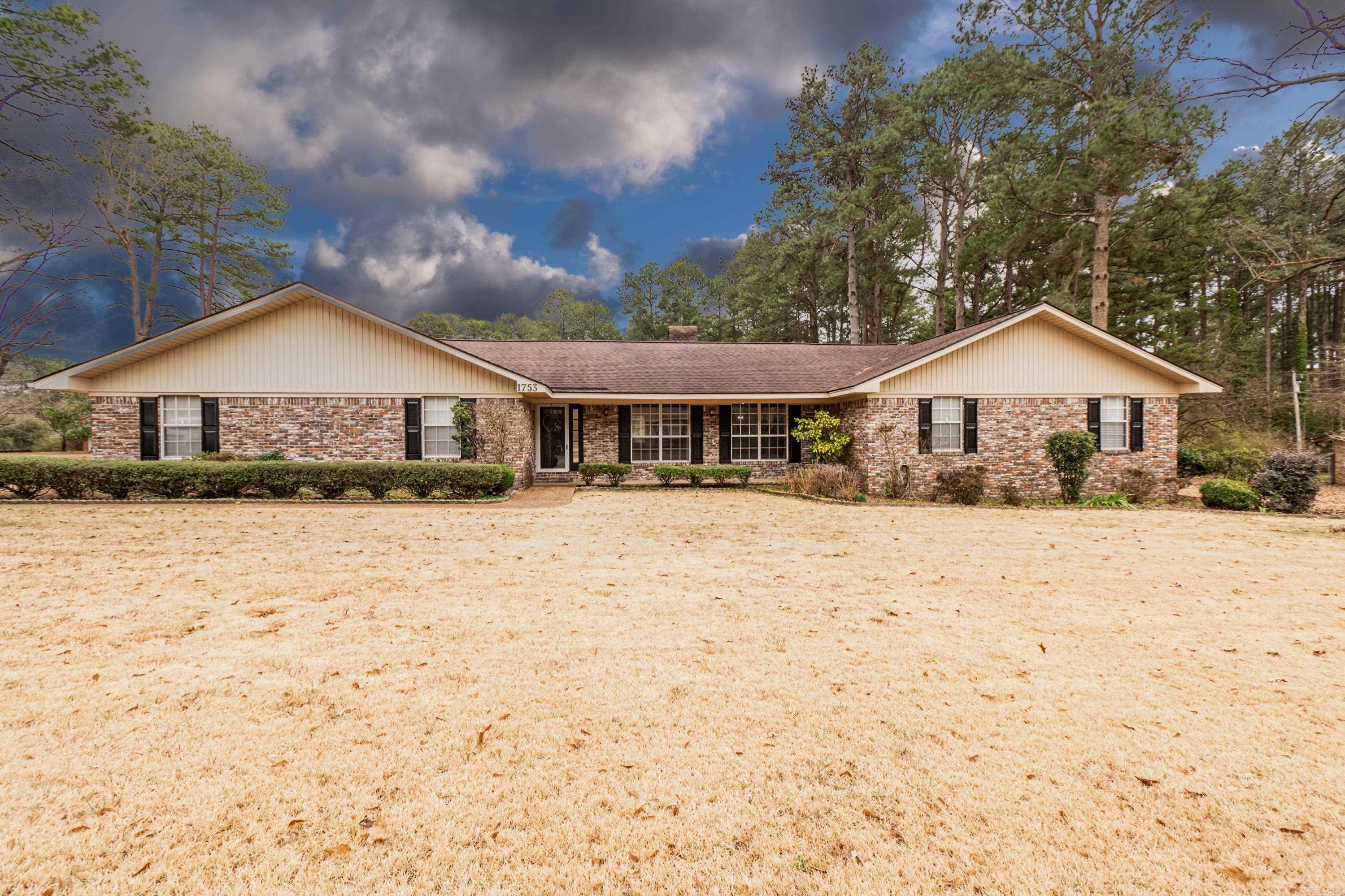 1753  Hollyhill  Camden, AR