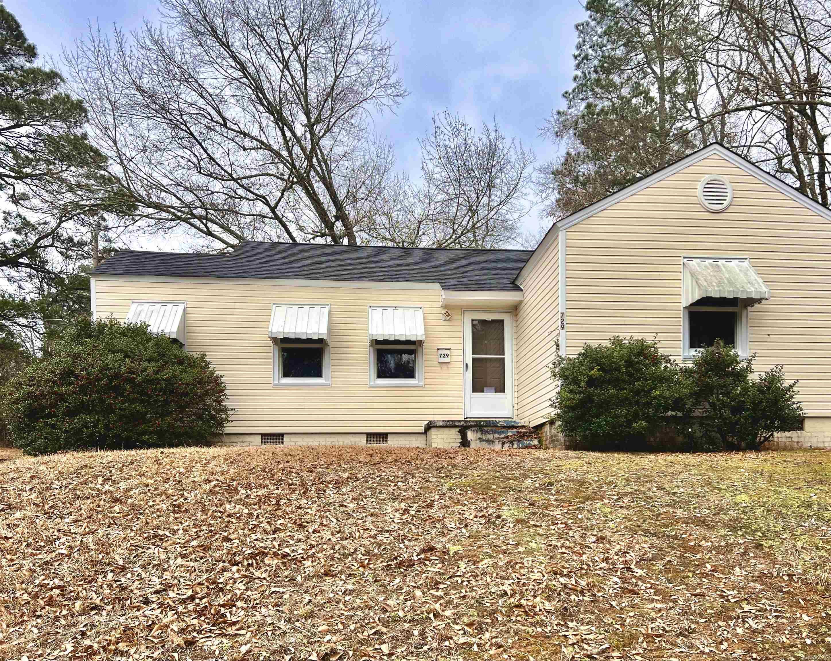729  Oakwood  Camden, AR