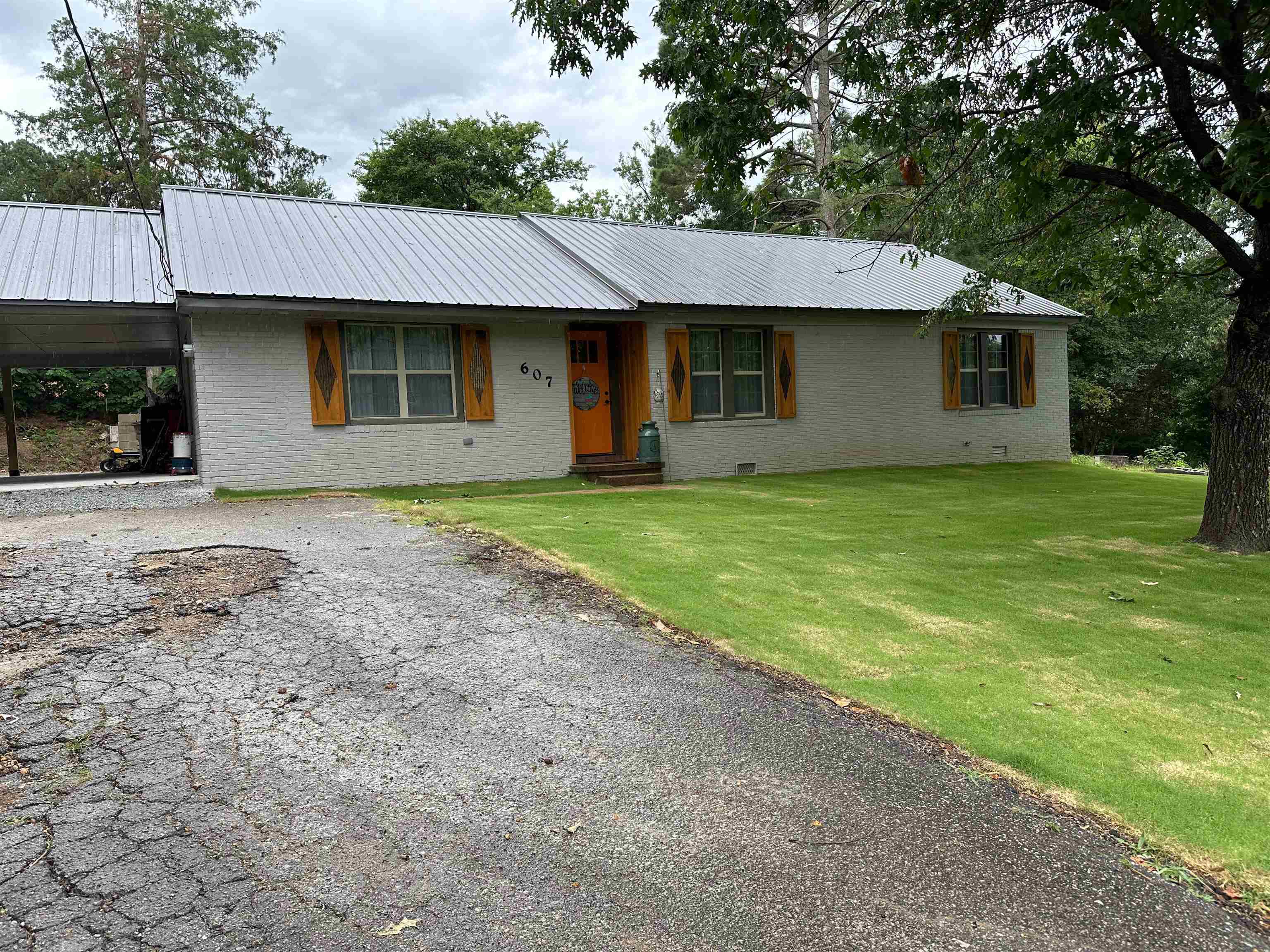 607 E Center  Harrisburg, AR