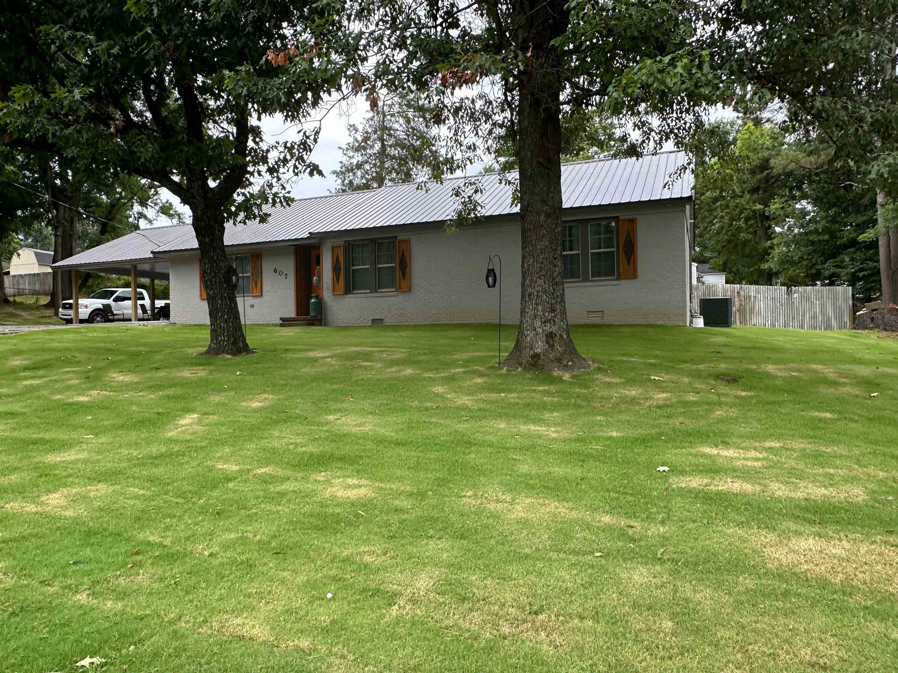 607 E Center  Harrisburg, AR