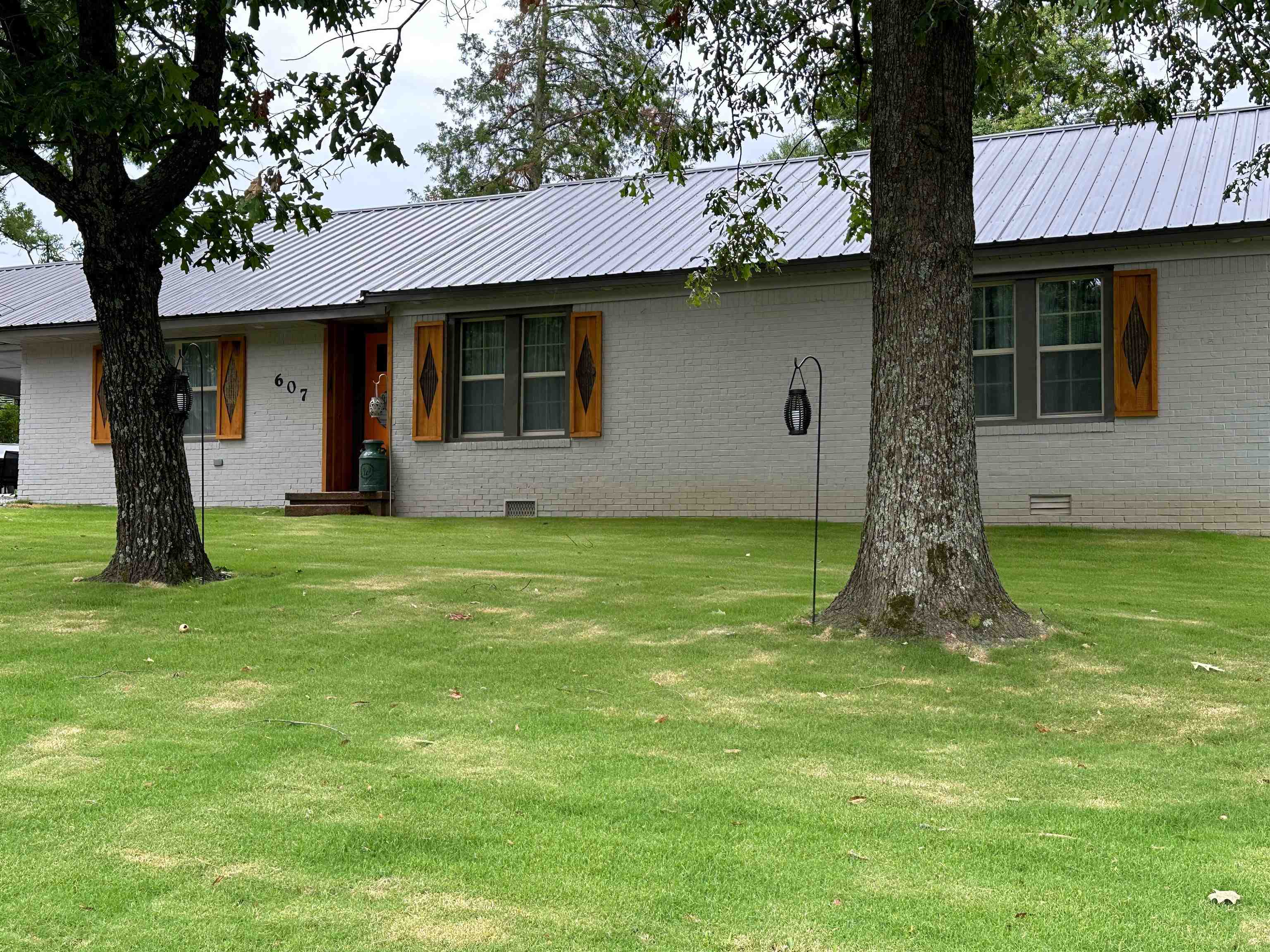 607 E Center  Harrisburg, AR