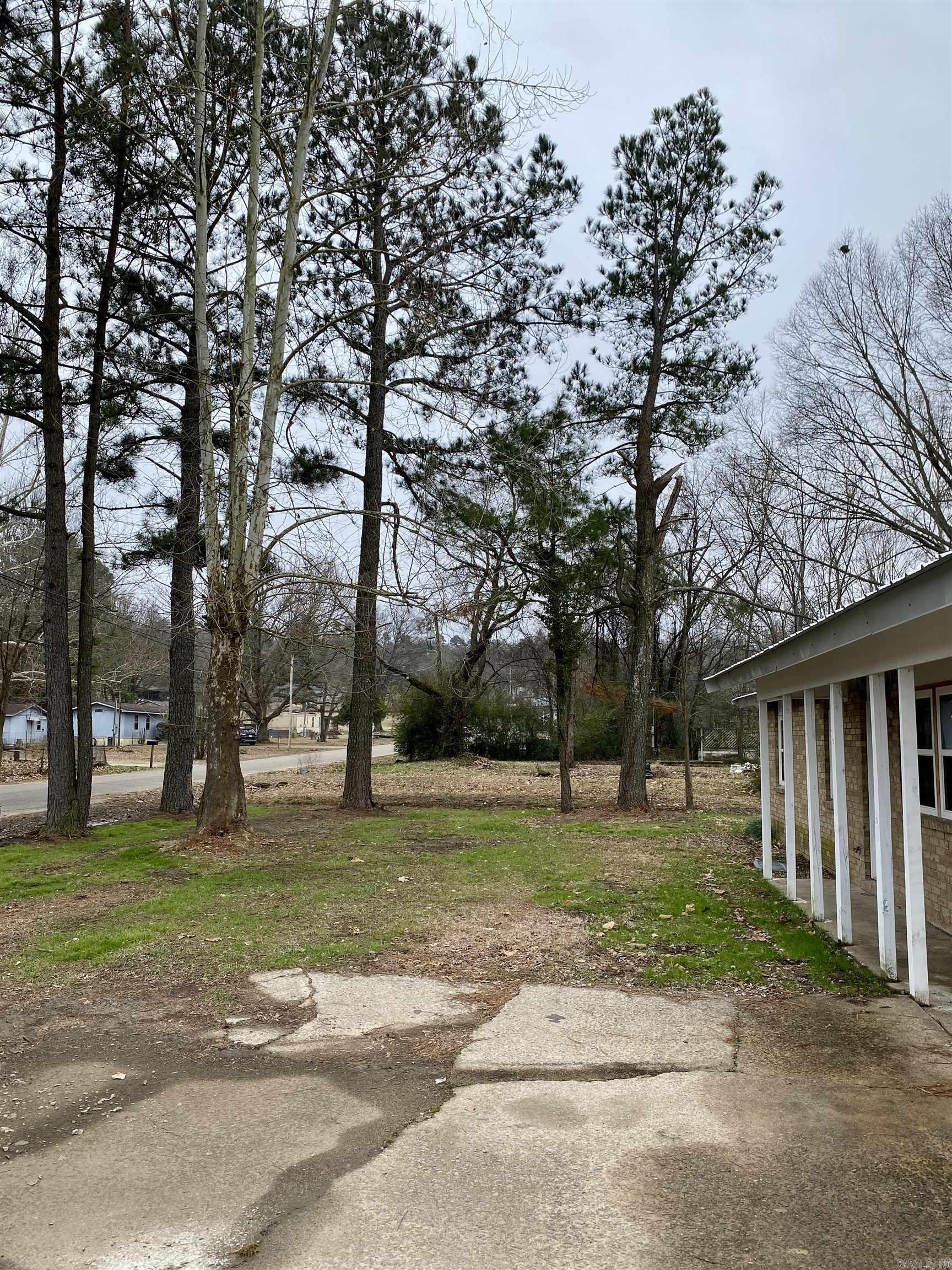 1204  Crescent  Paris, AR