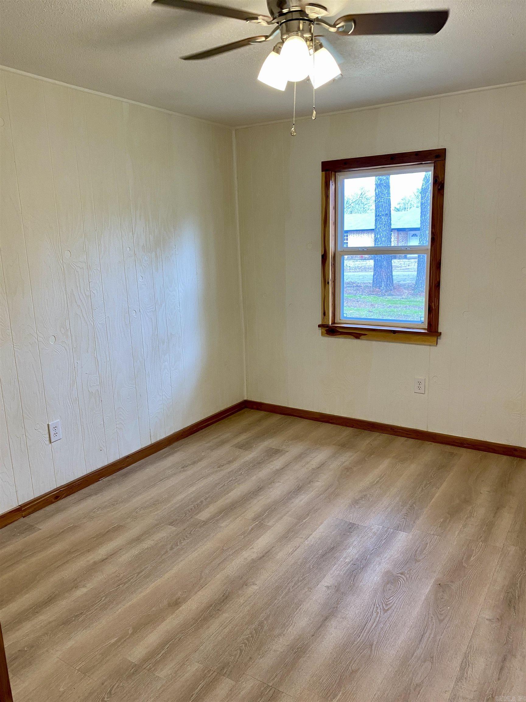 1204  Crescent  Paris, AR