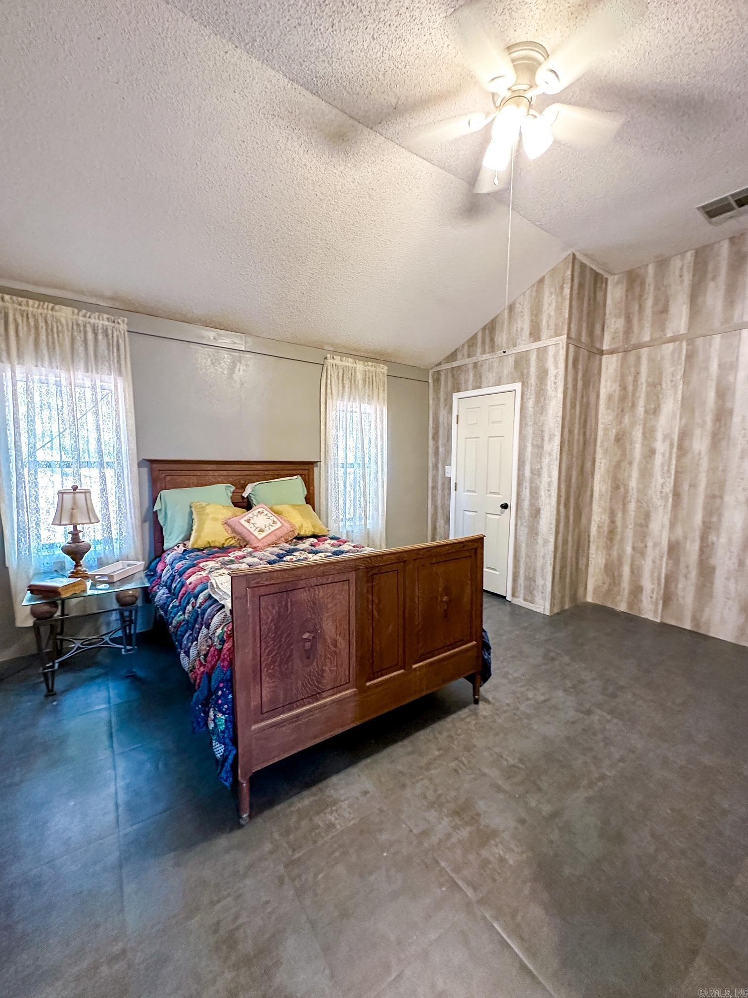 4149  Henderson Road  Clinton, AR