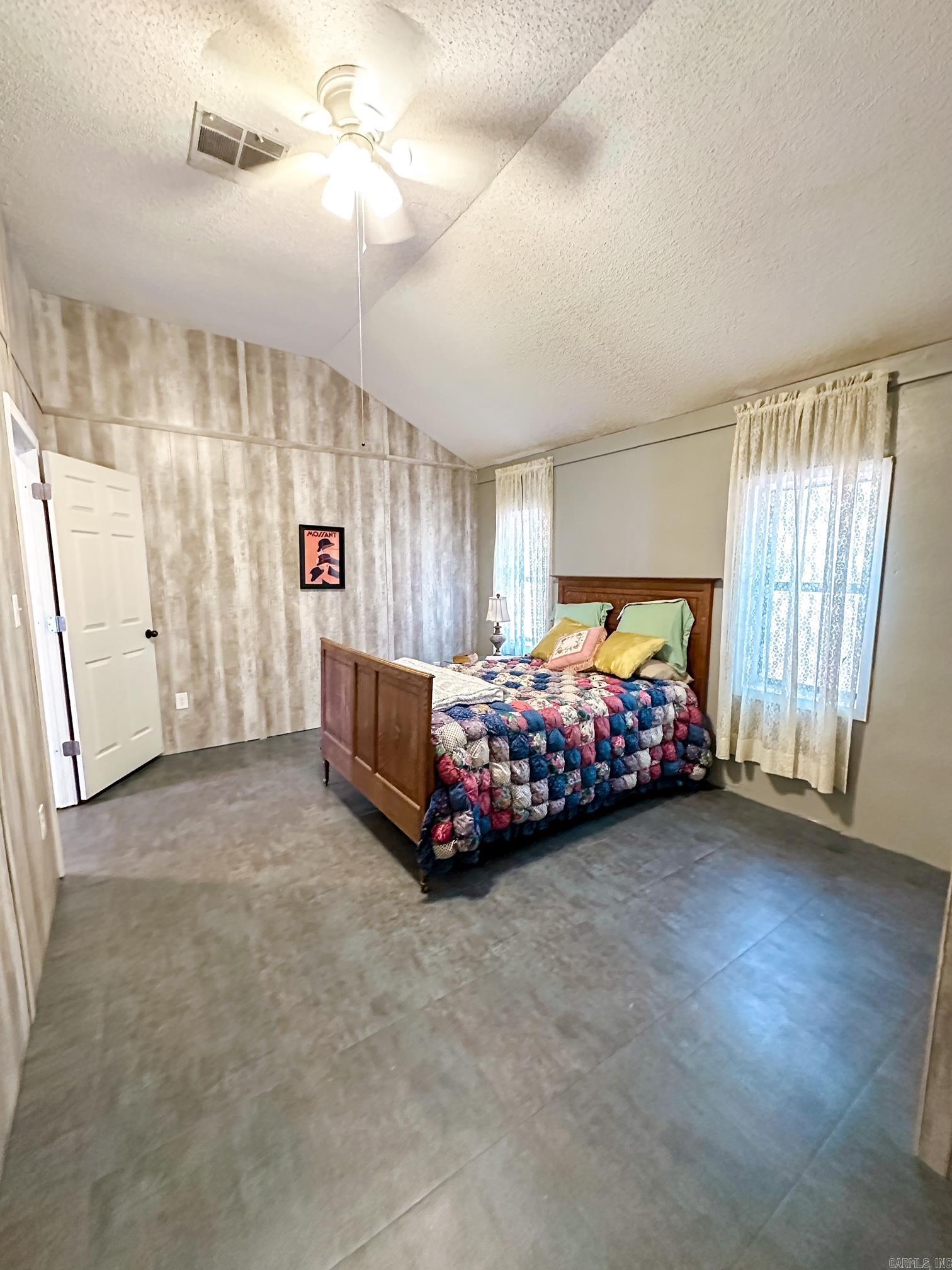 4149  Henderson Road  Clinton, AR