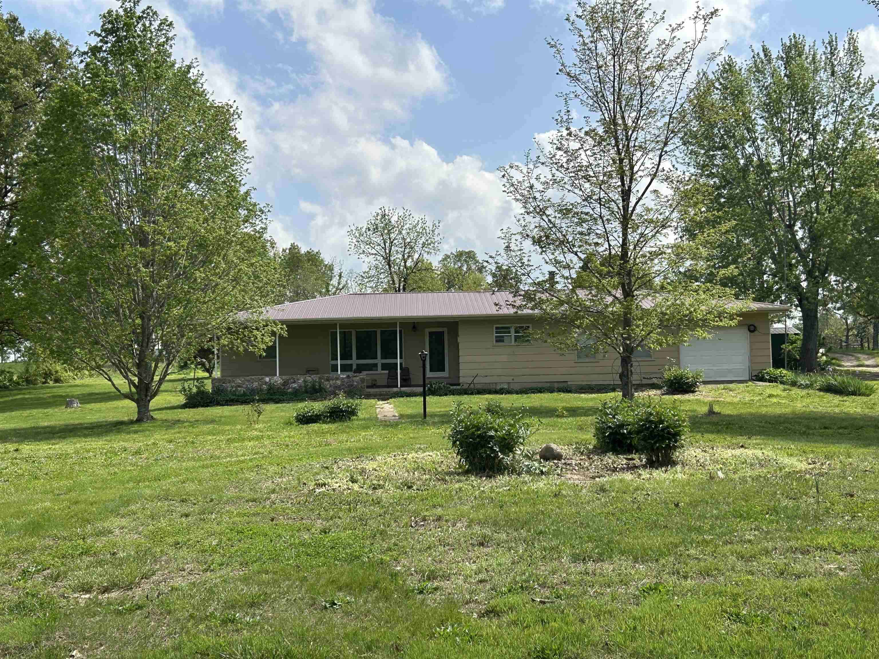 7738 P Highway Highway Koshkonong, MO 65692-7669