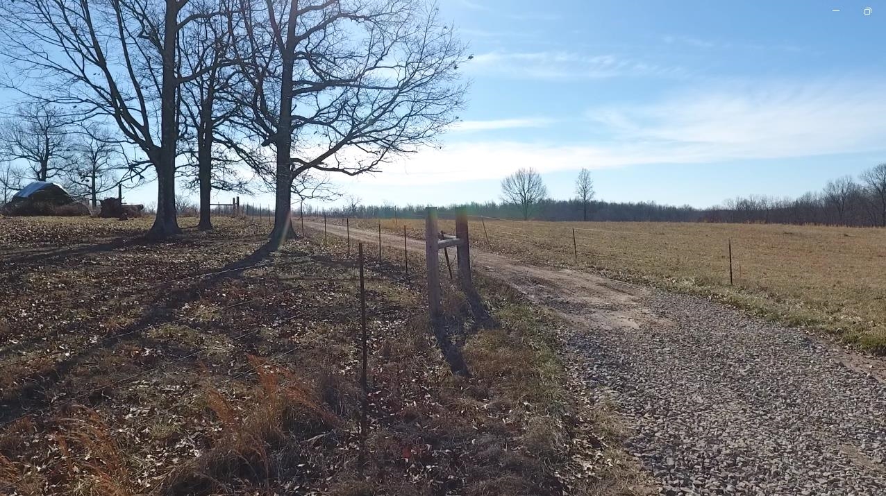 7738 P Highway Highway Koshkonong, MO 65692-7669