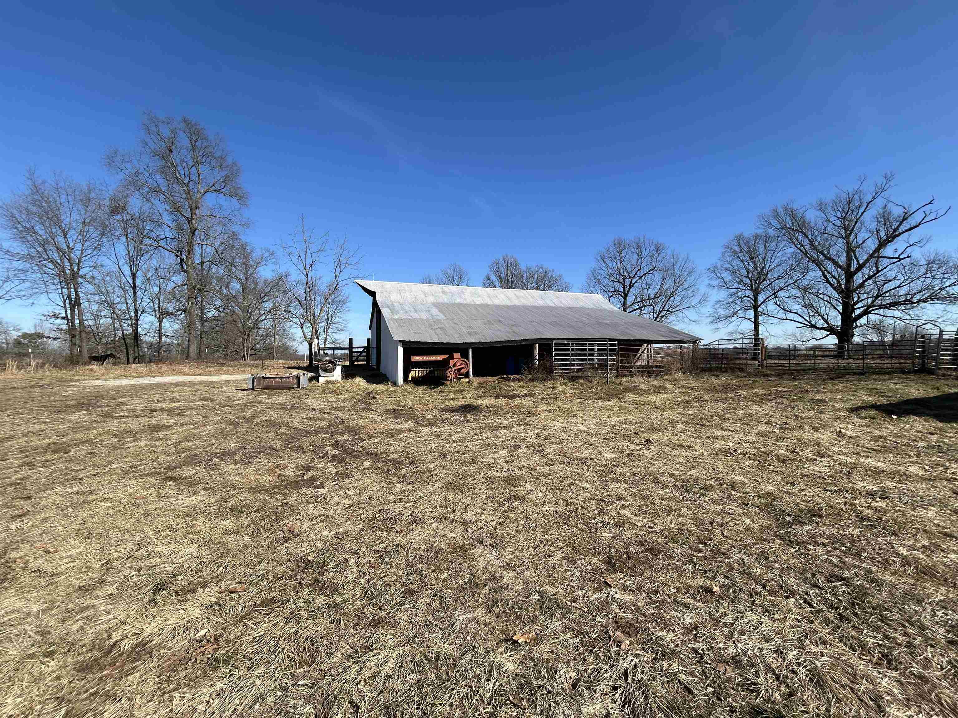 7738 P Highway Highway Koshkonong, MO 65692-7669