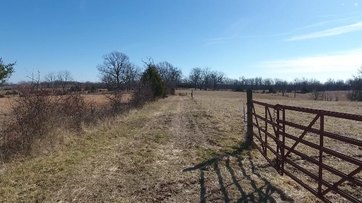 7738 P Highway Highway Koshkonong, MO 65692-7669