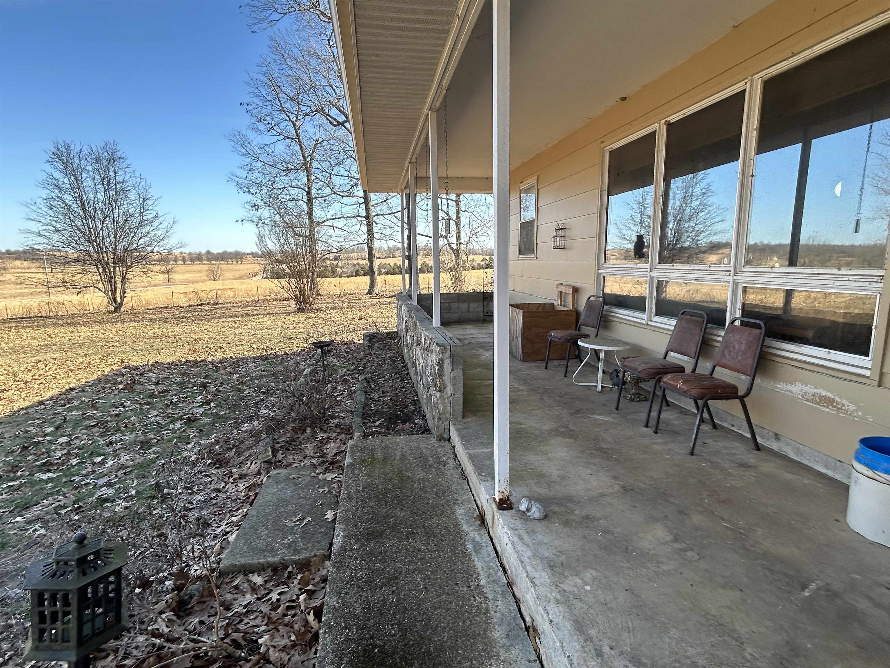 7738 P Highway Highway Koshkonong, MO 65692-7669