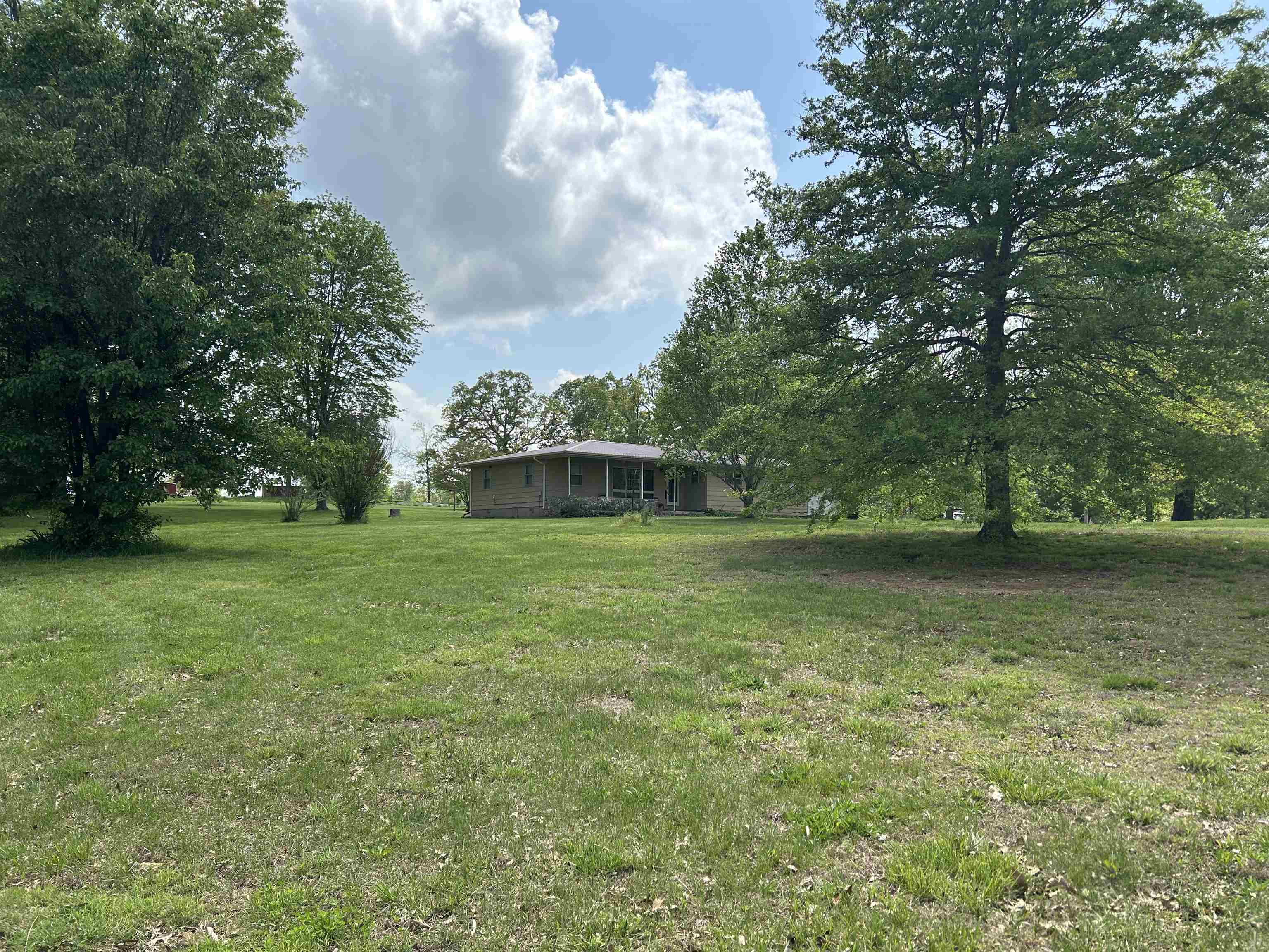 7738 P Highway Highway Koshkonong, MO 65692-7669