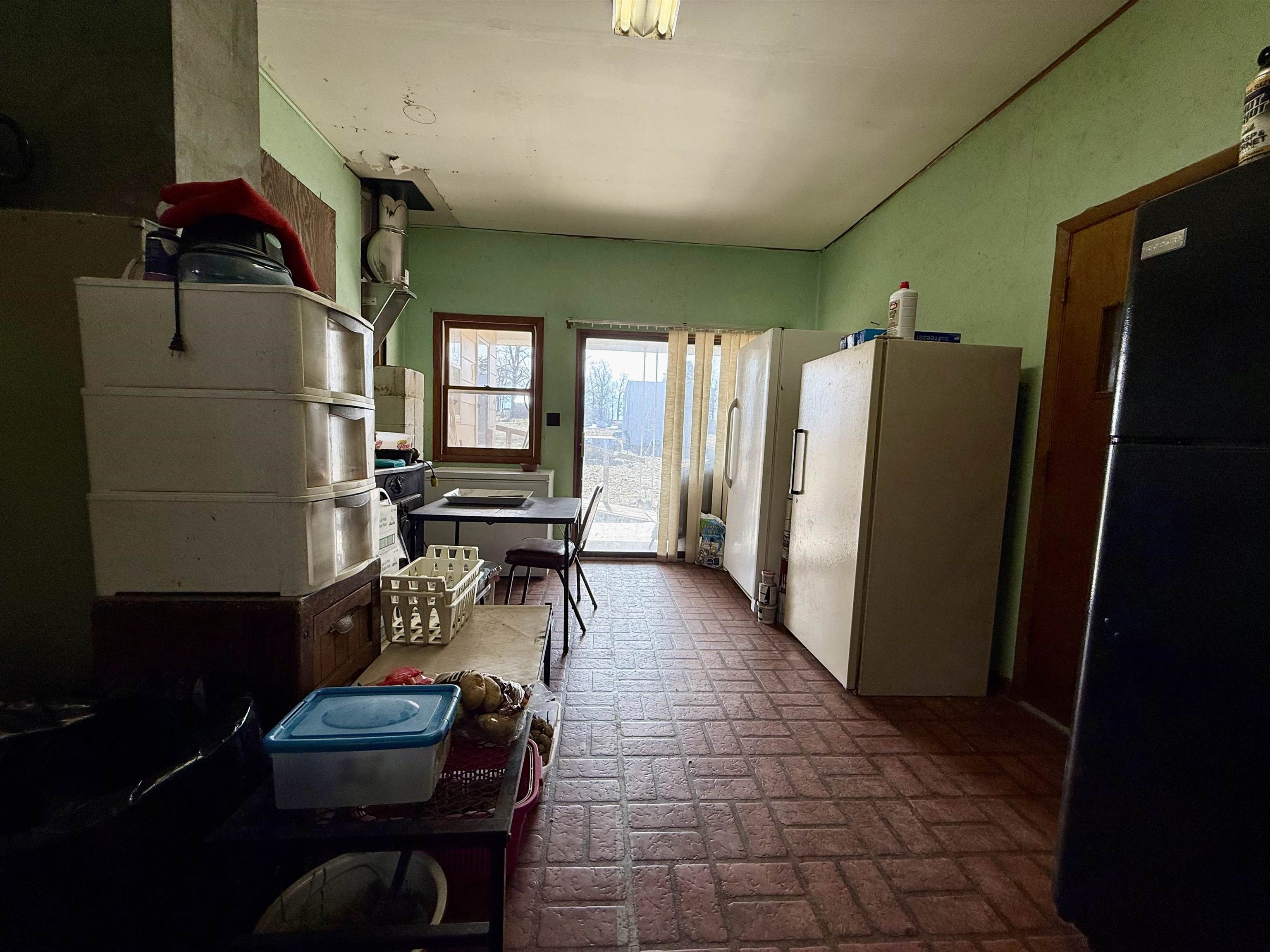 7738 P Highway Highway Koshkonong, MO 65692-7669