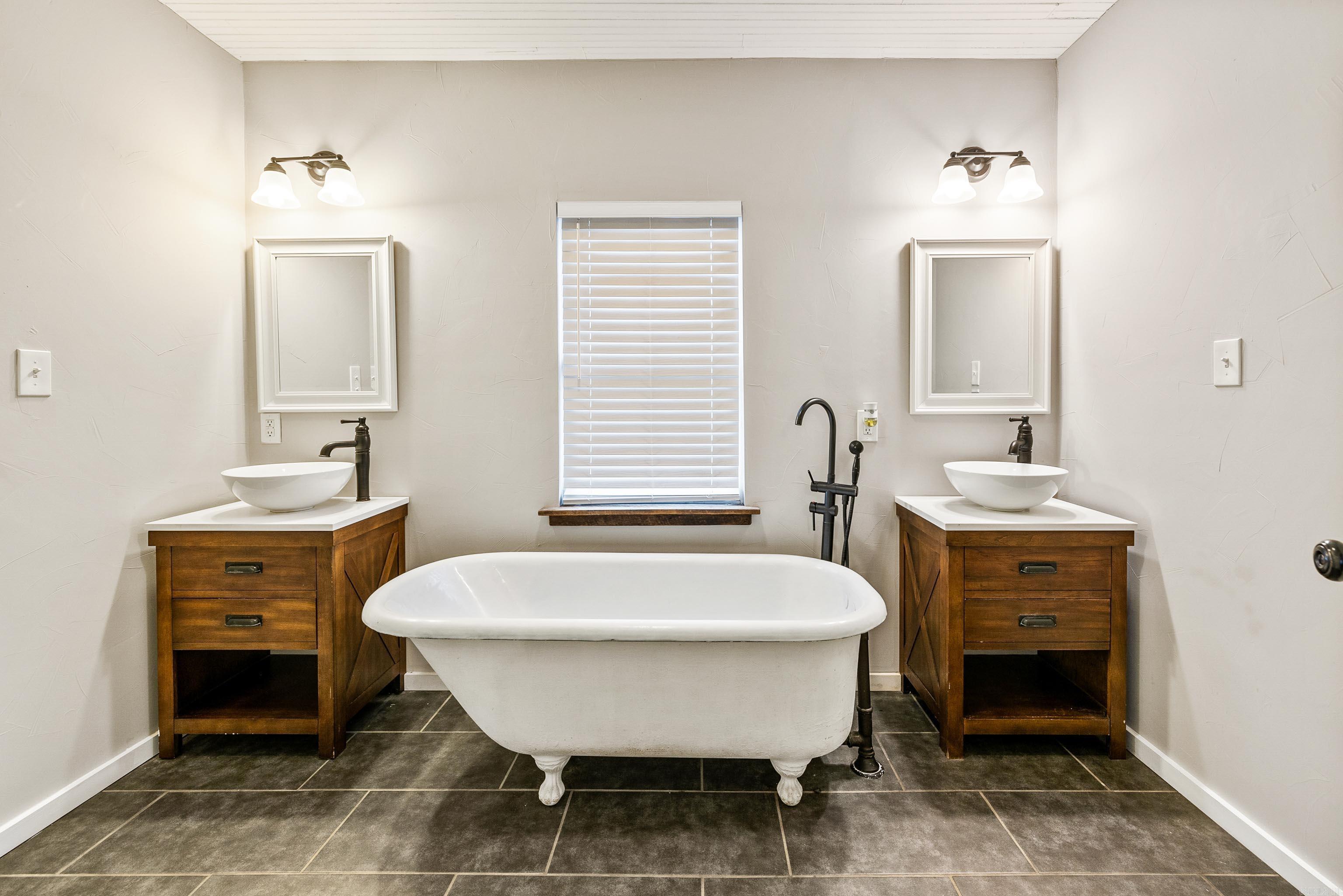 226 S 1st Street Benton, AR 72015