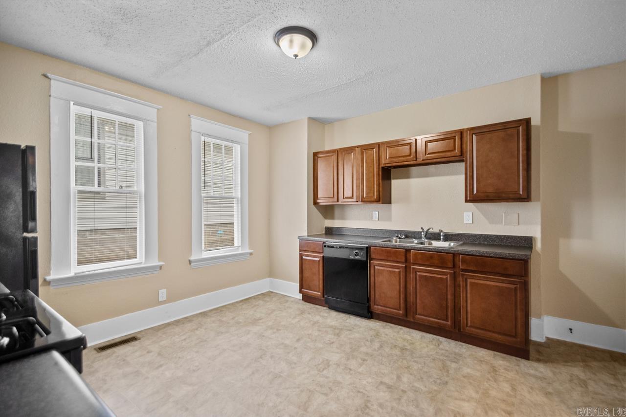908  Lewis  Little Rock, AR