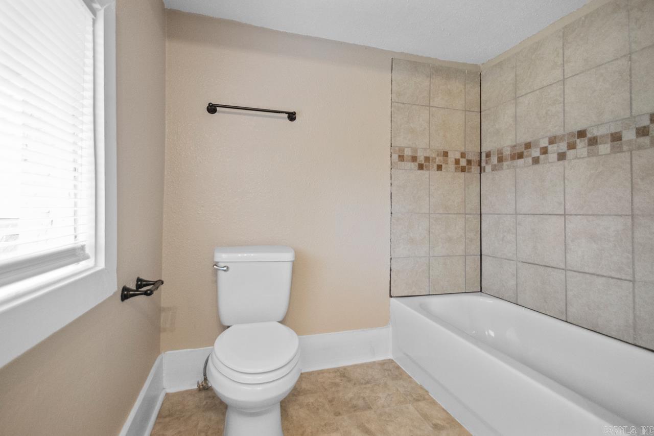 908  Lewis  Little Rock, AR