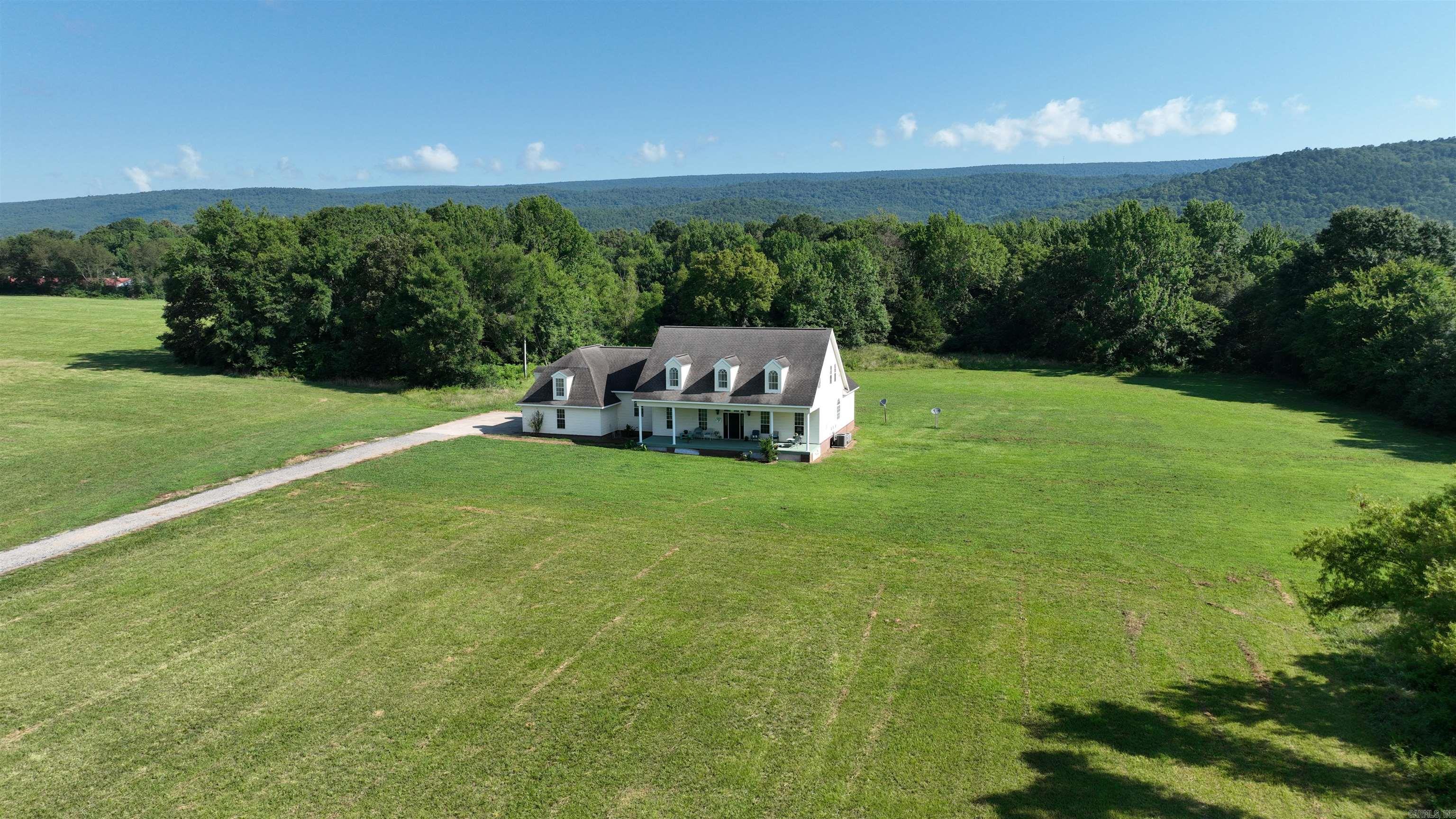 5776  Hwy 8 W  Mena, AR