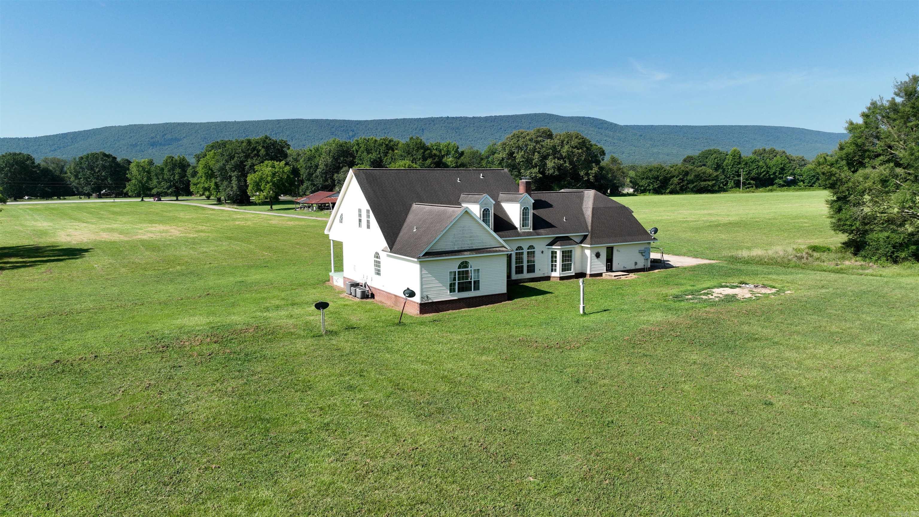 5776  Hwy 8 W  Mena, AR