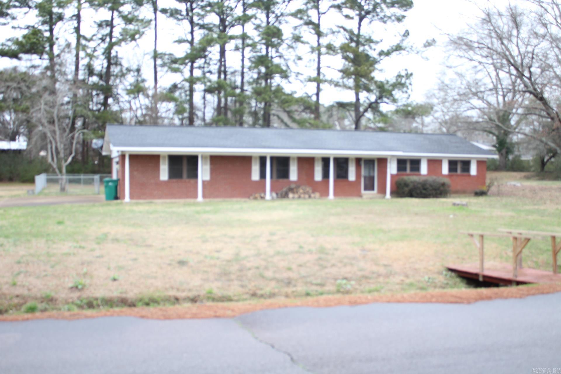 814 W Oak  Nashville, AR