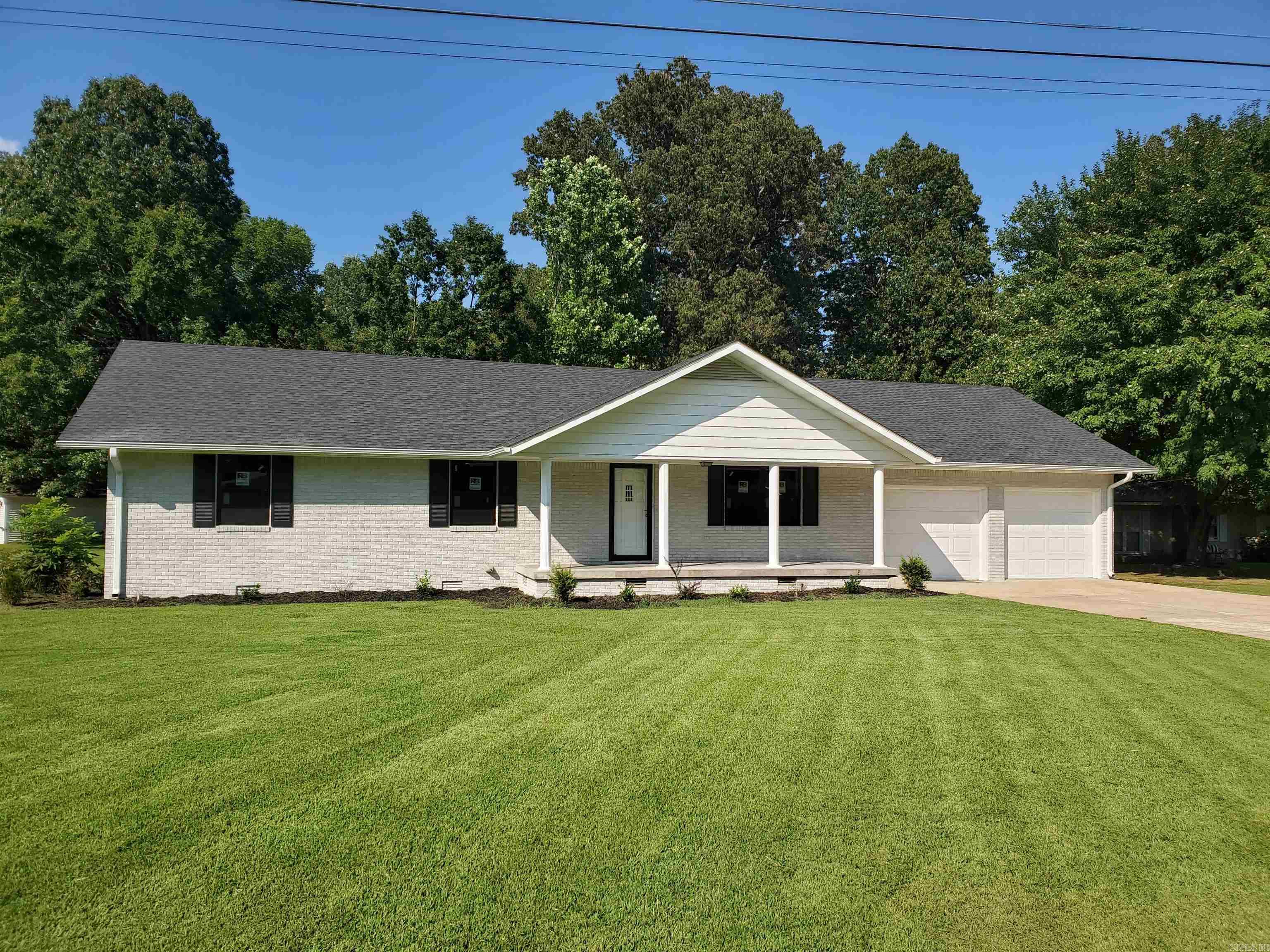 1017 Homecrest Drive Piggott, AR 72454