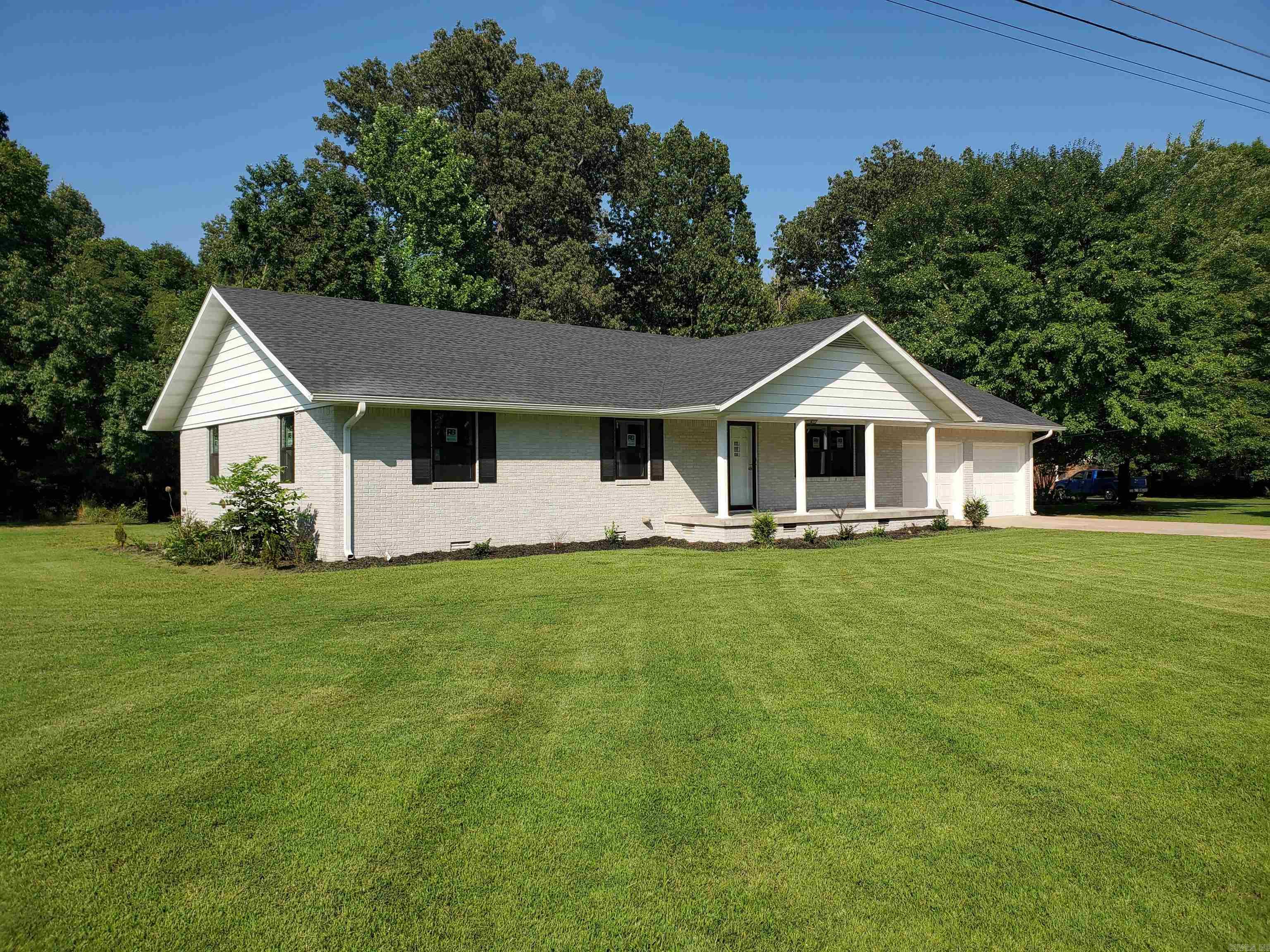 1017 Homecrest Drive Piggott, AR 72454