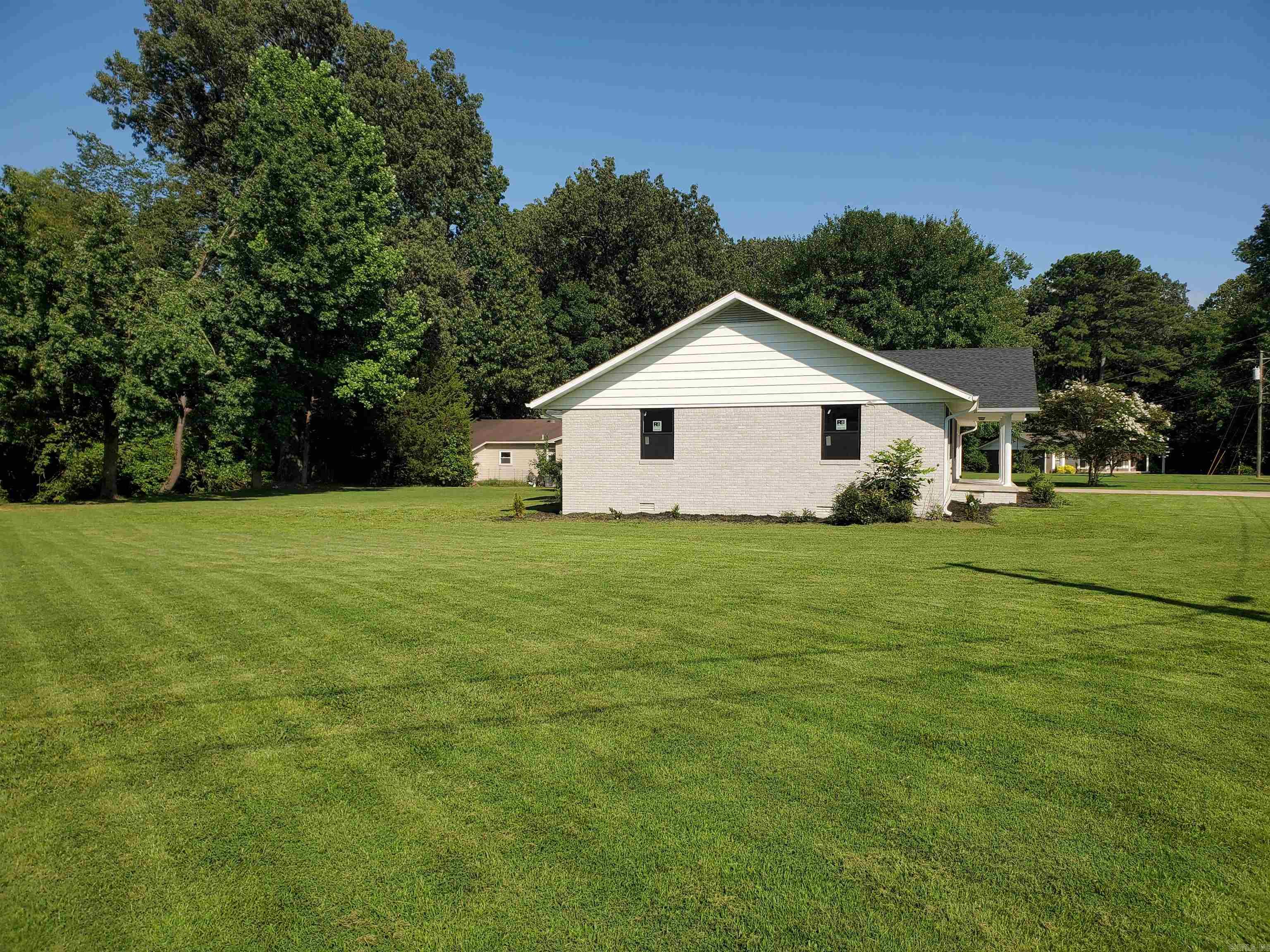 1017 Homecrest Drive Piggott, AR 72454