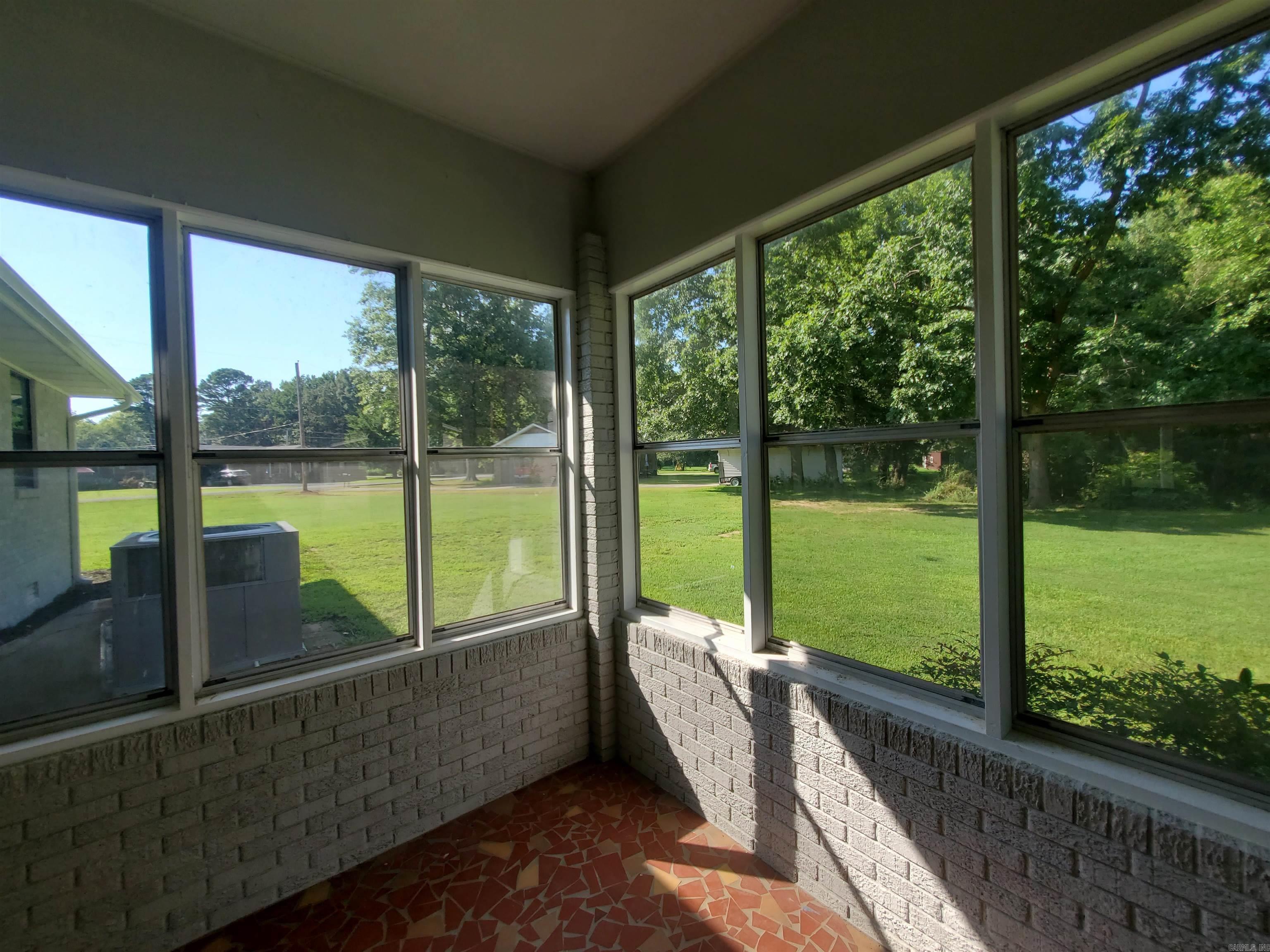 1017 Homecrest Drive Piggott, AR 72454