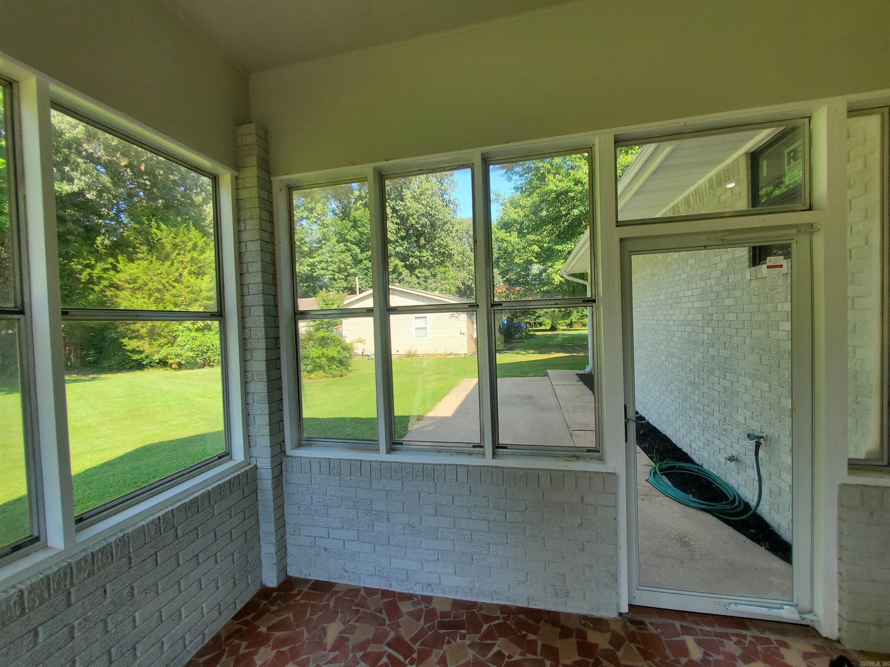 1017 Homecrest Drive Piggott, AR 72454