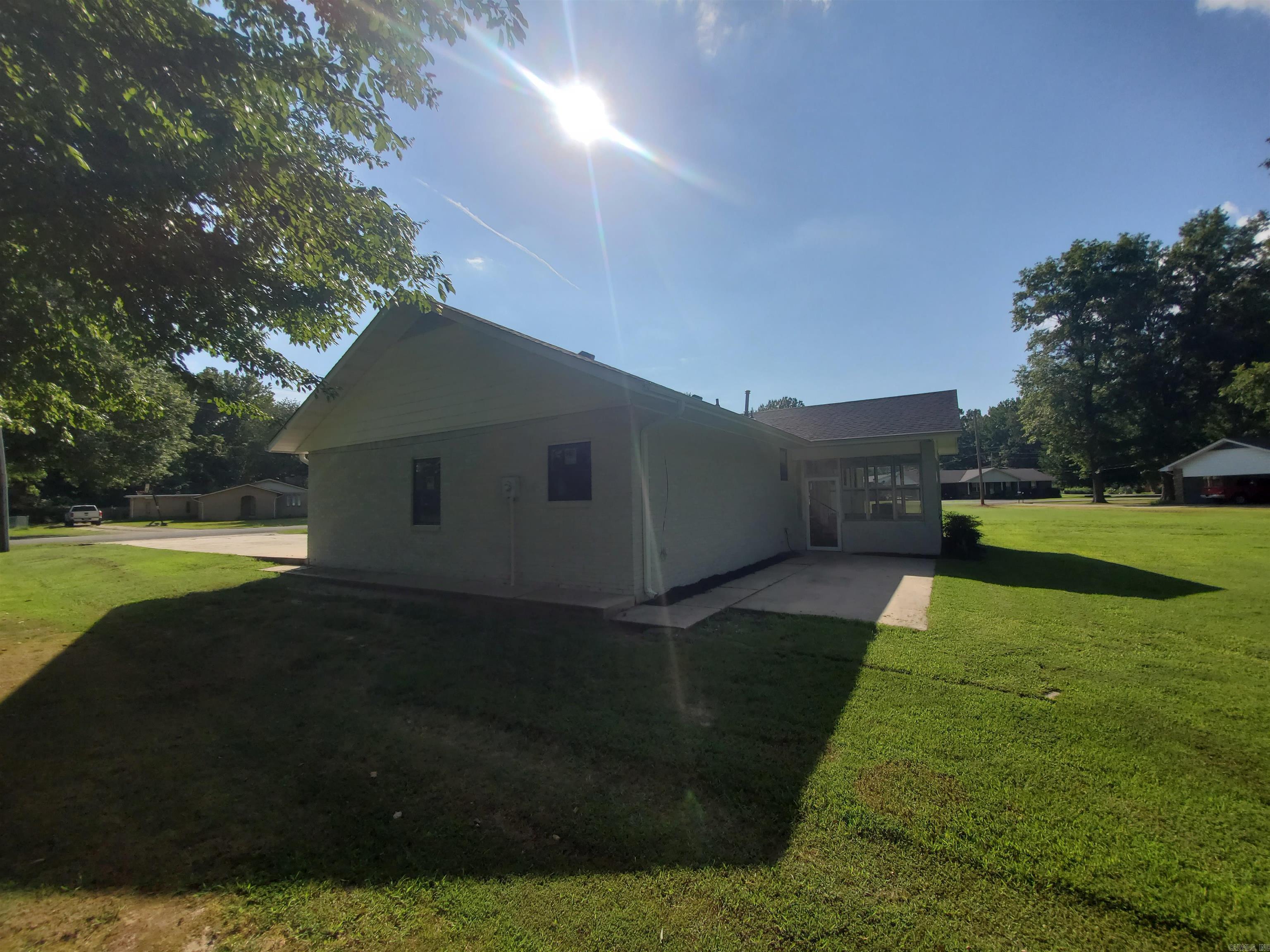 1017 Homecrest Drive Piggott, AR 72454