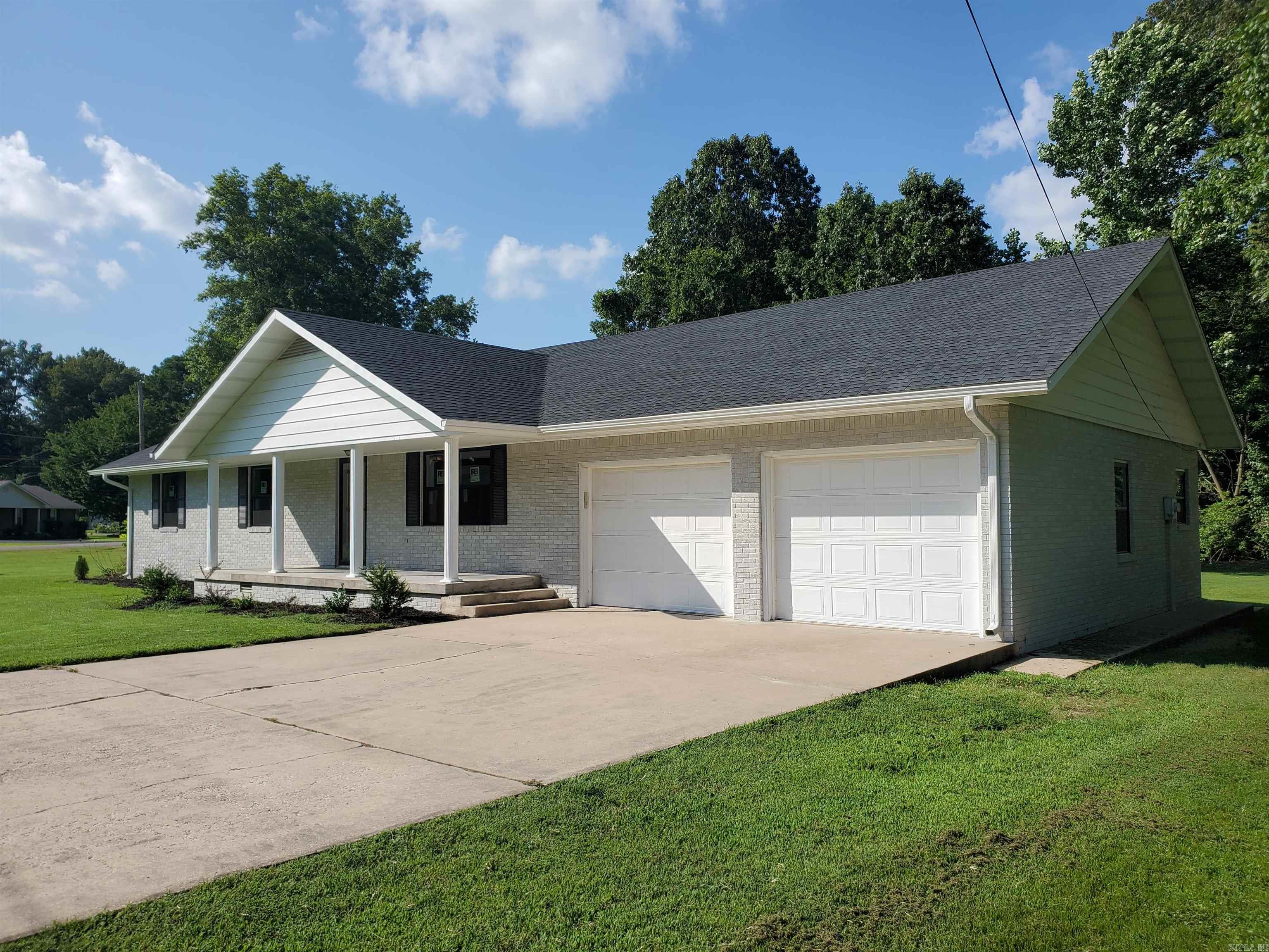1017 Homecrest Drive Piggott, AR 72454