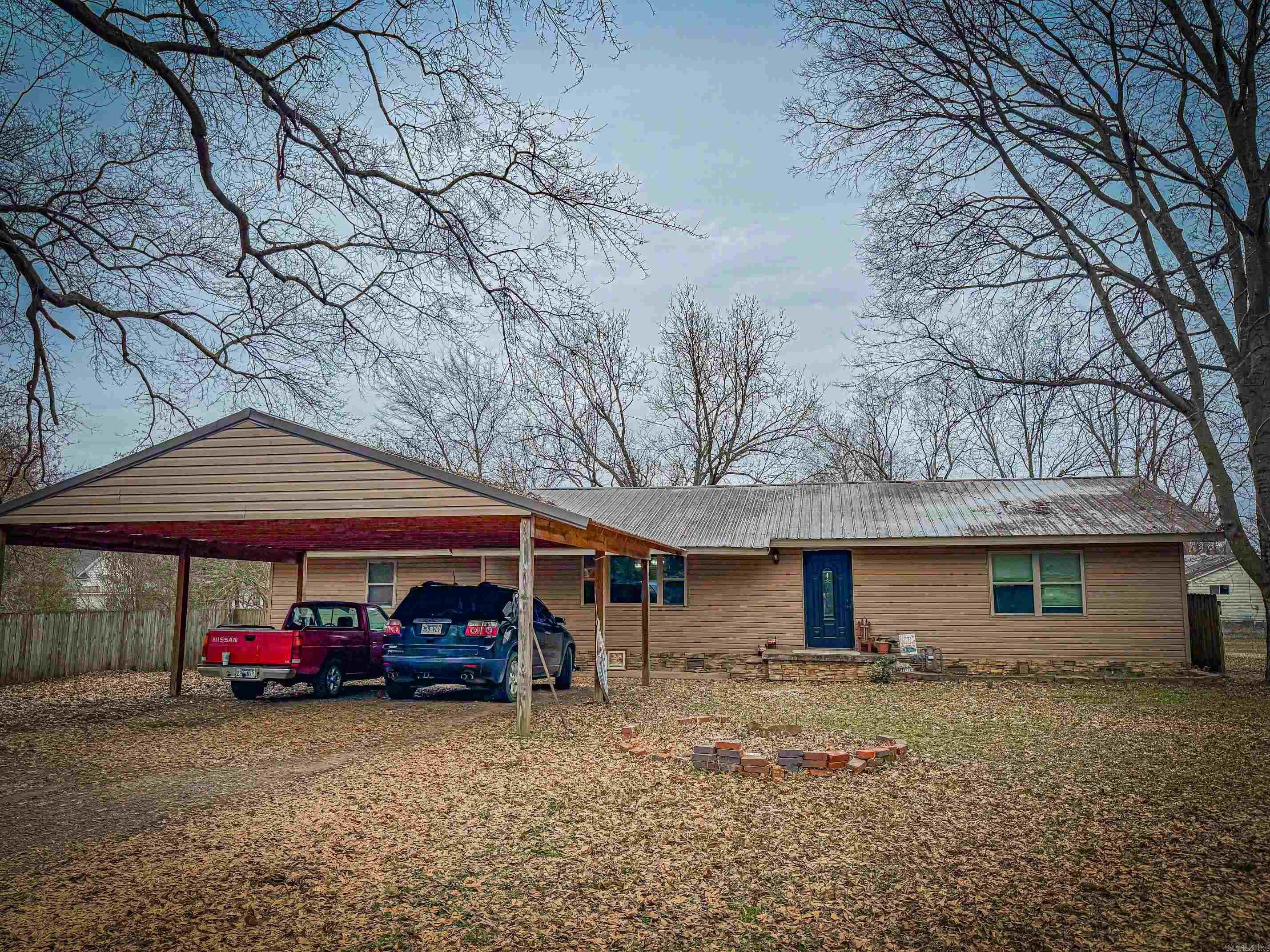 707 E Main  Paris, AR