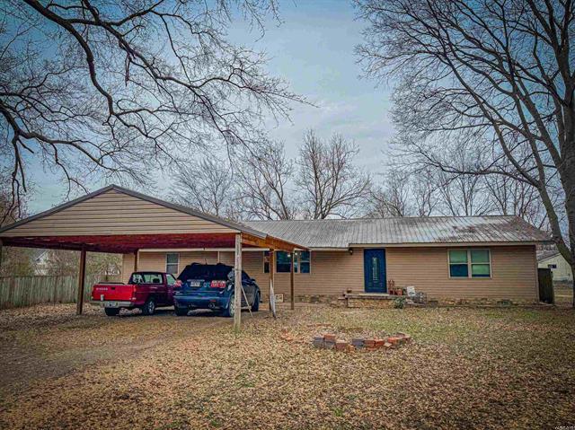 707 E Main  Paris, AR