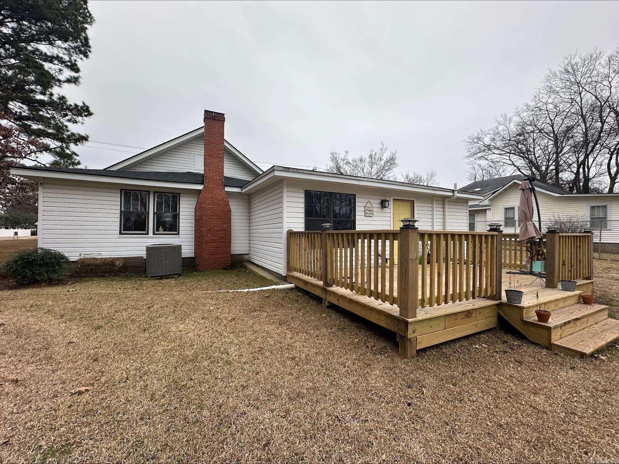 702 W Pine  Warren, AR