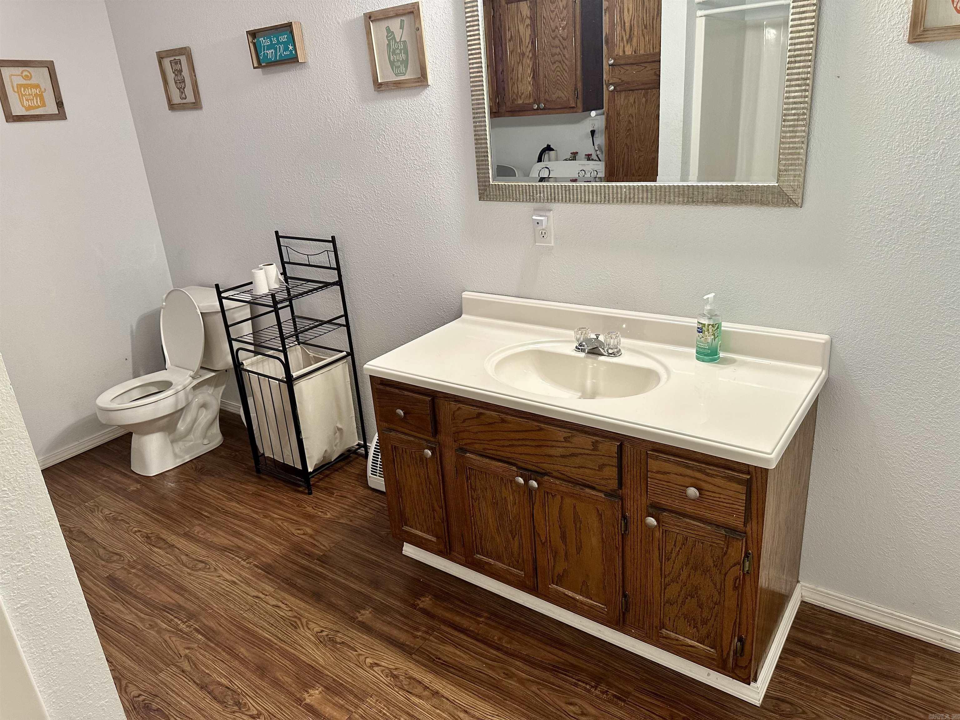 124 E 9Th St  Murfreesboro, AR