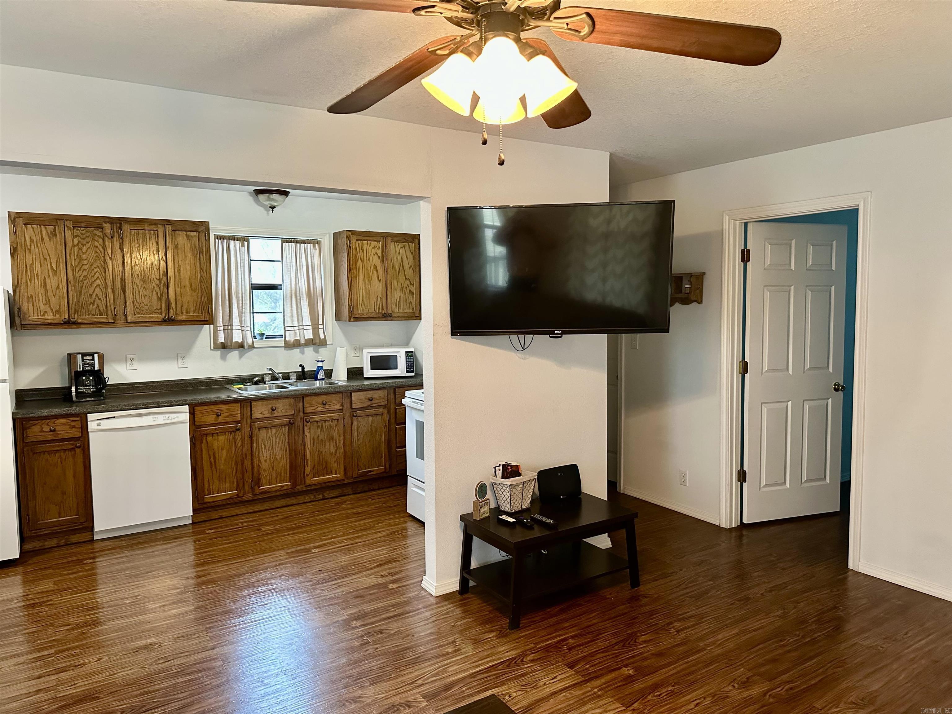 124 E 9Th St  Murfreesboro, AR