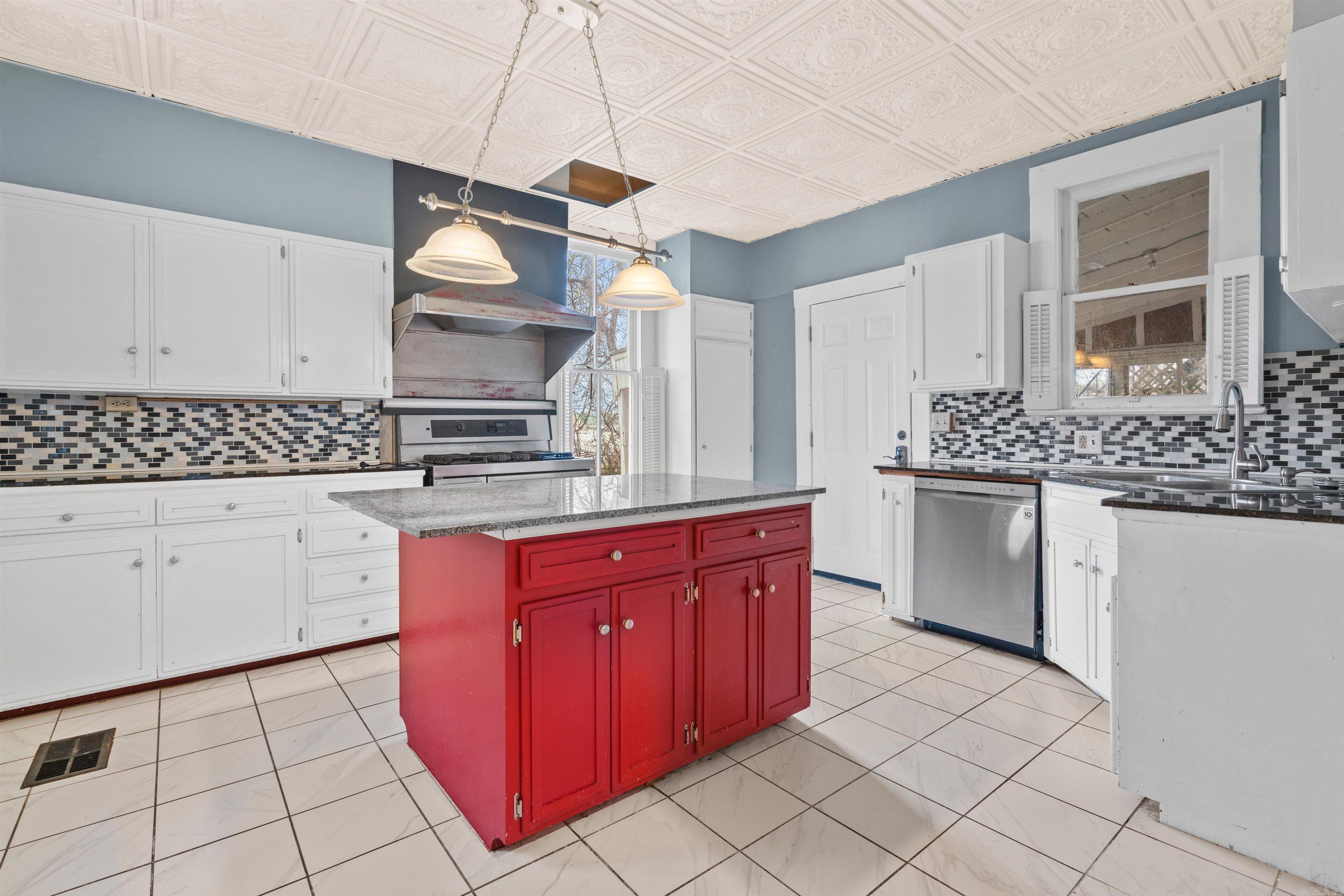 303  Quapaw  Hot Springs, AR