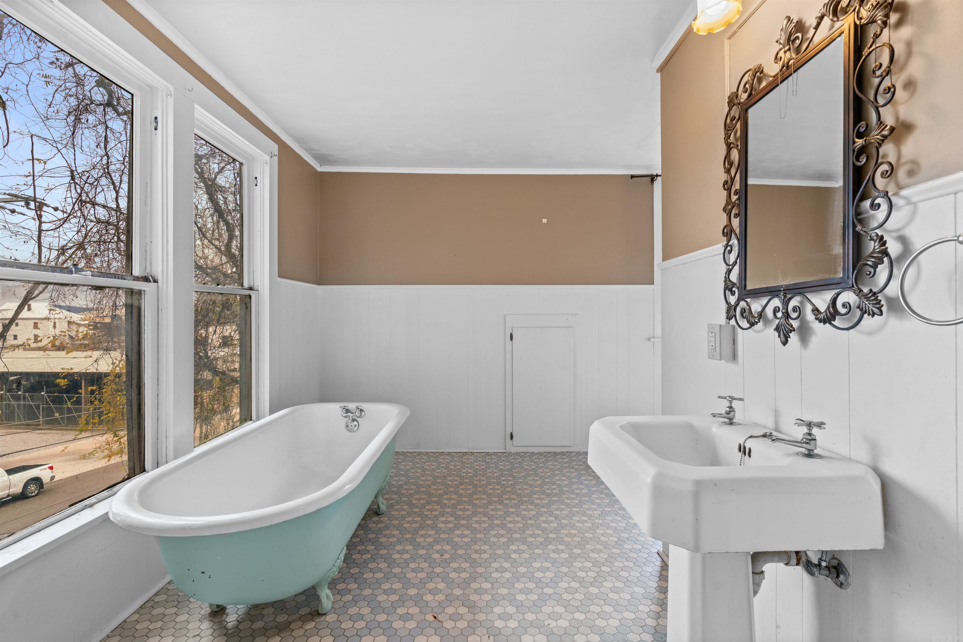 303  Quapaw  Hot Springs, AR