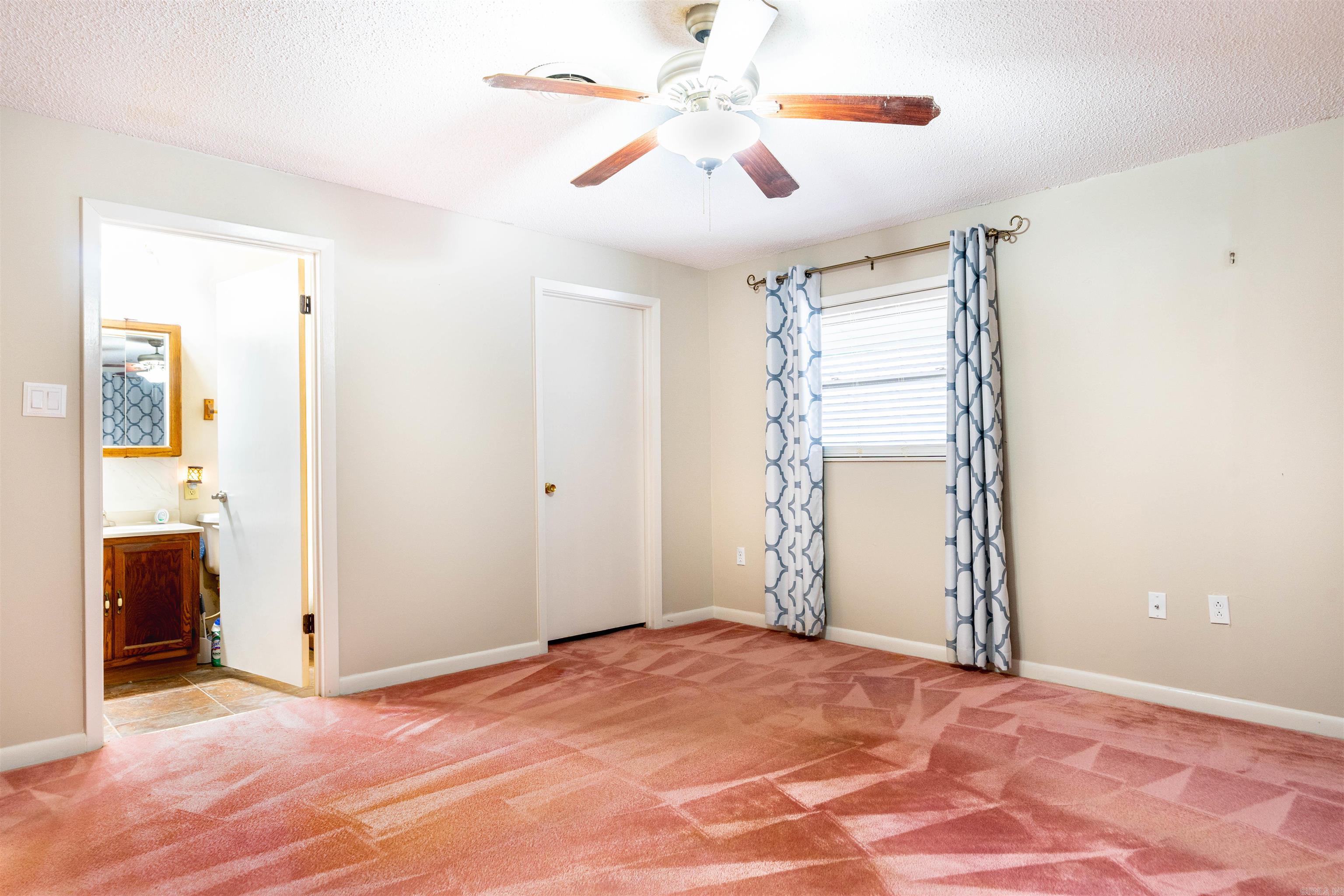 124  Valley Dr  Helena, AR
