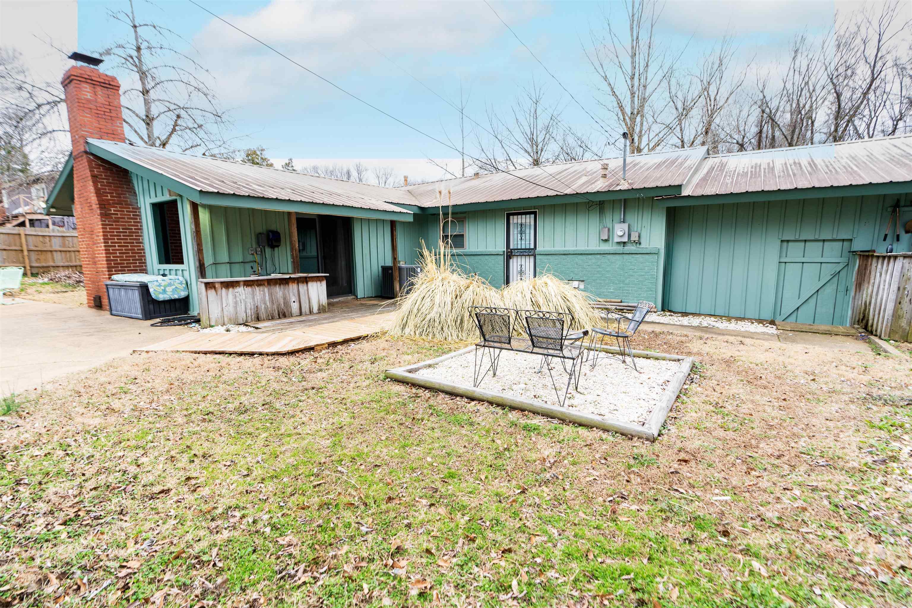 124  Valley Dr  Helena, AR