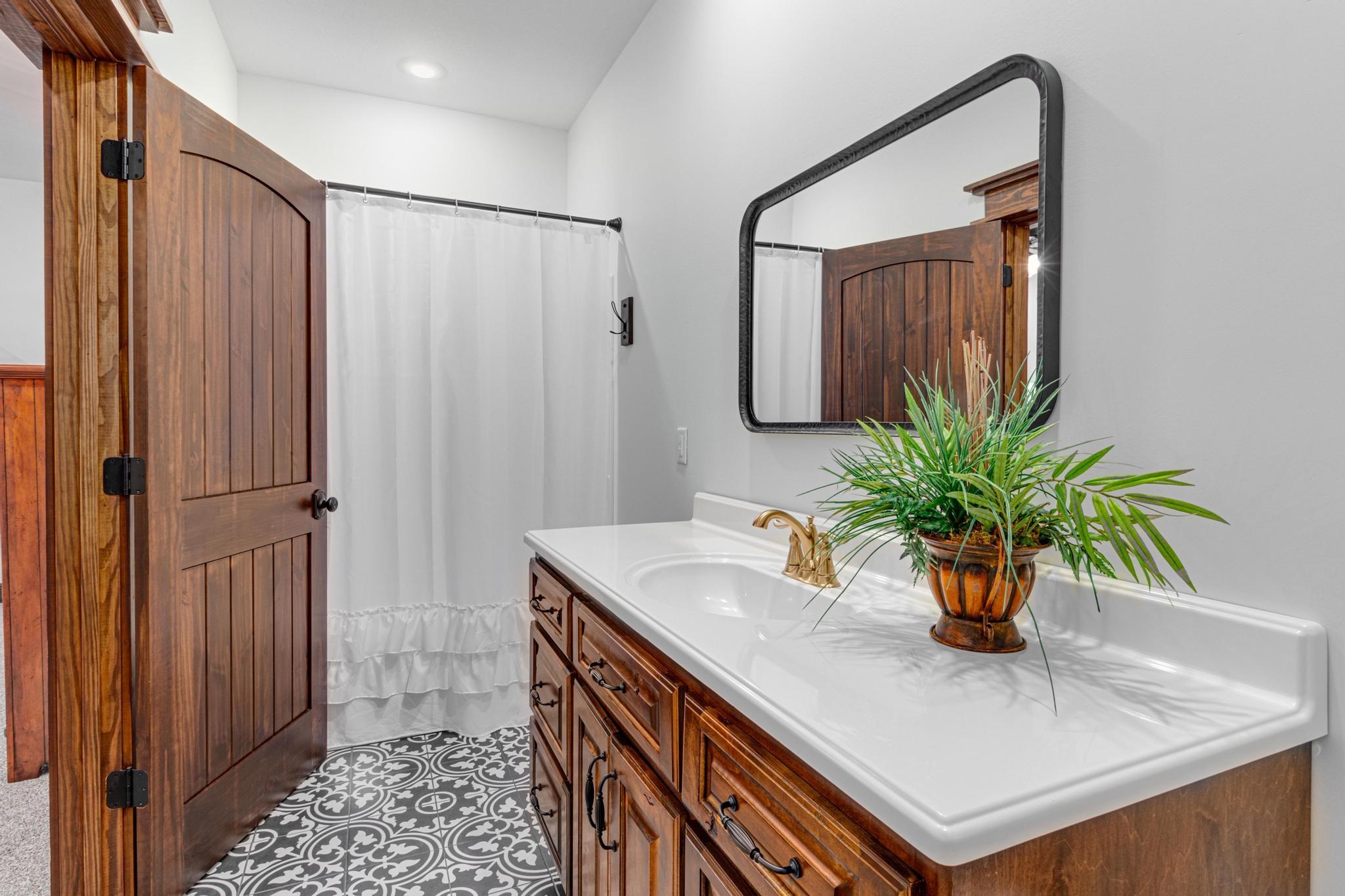 700 GREENE 834 ROAD Paragould, AR 72450-0000