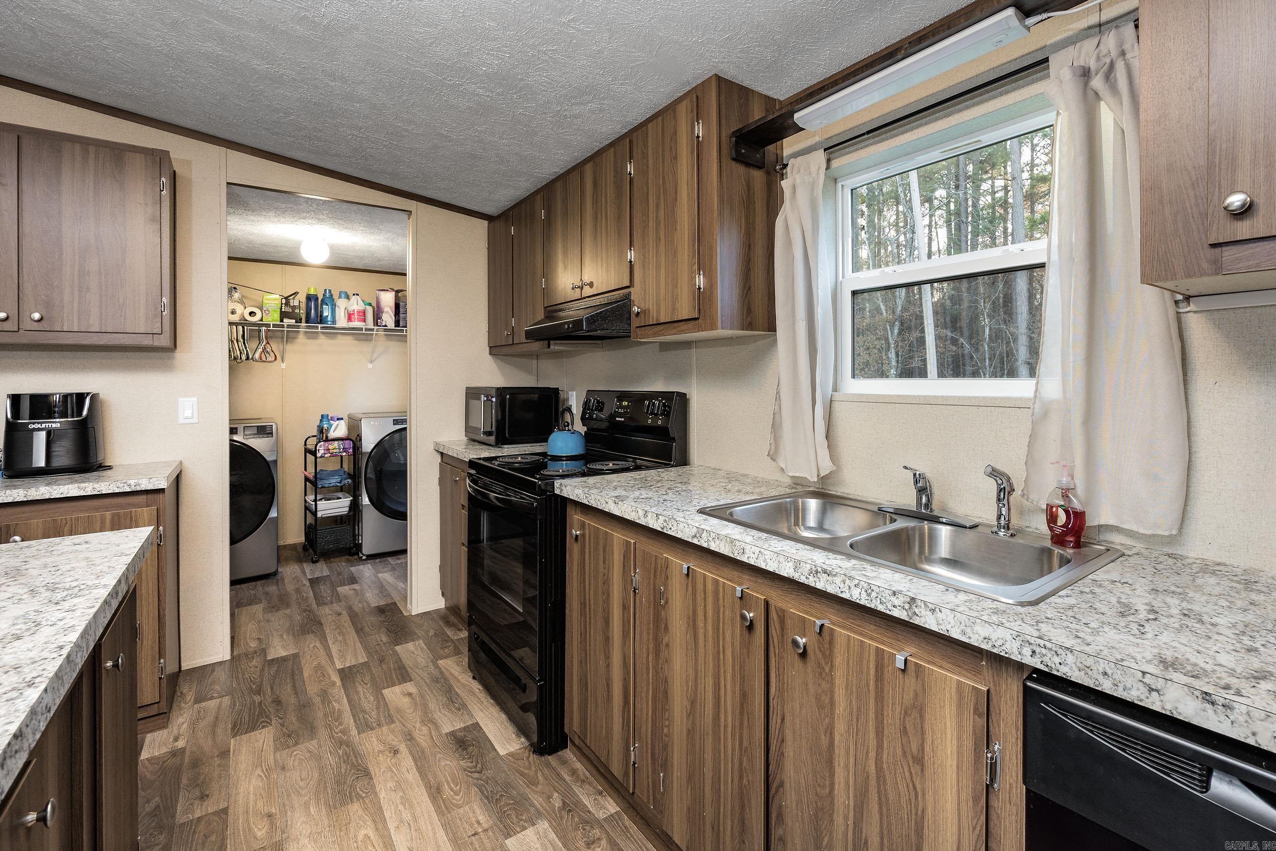 1313  Madeline  Benton, AR